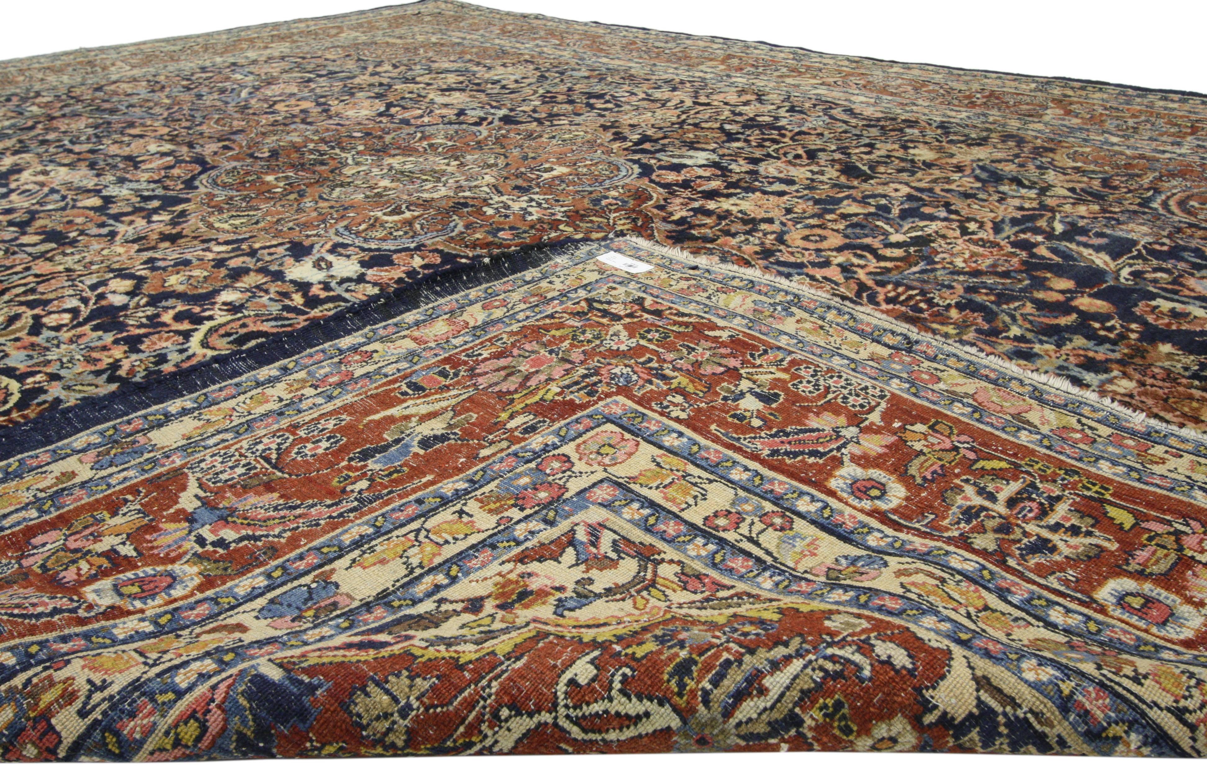 Antique Persian Kashan Rug with Traditional Old World Style in Warm Colors In Good Condition For Sale In Dallas, TX