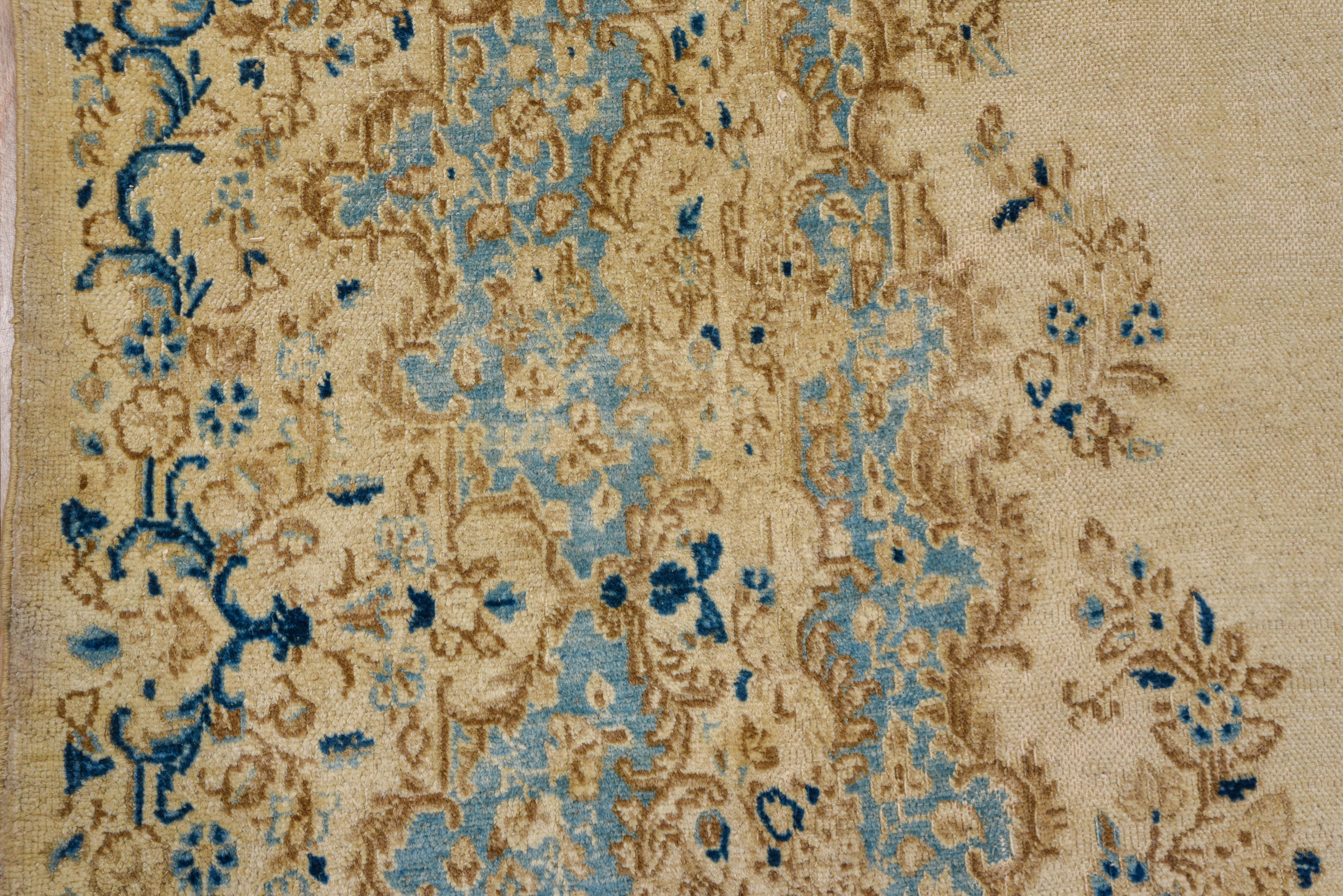 Antique Persian Kazvin Large Carpet, circa 1940s In Good Condition For Sale In New York, NY