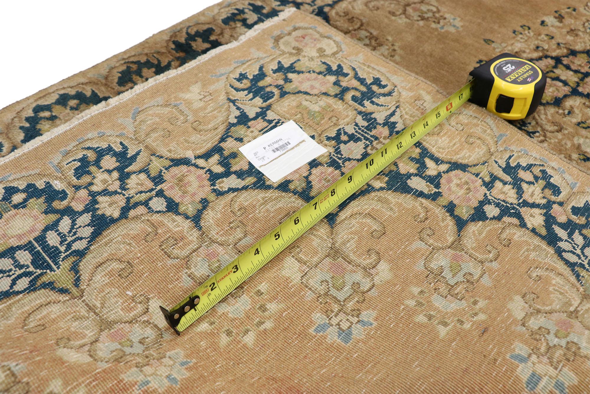 Antiker persischer Kerman-Teppich, 03'03 x 17'06 (Handgeknüpft) im Angebot