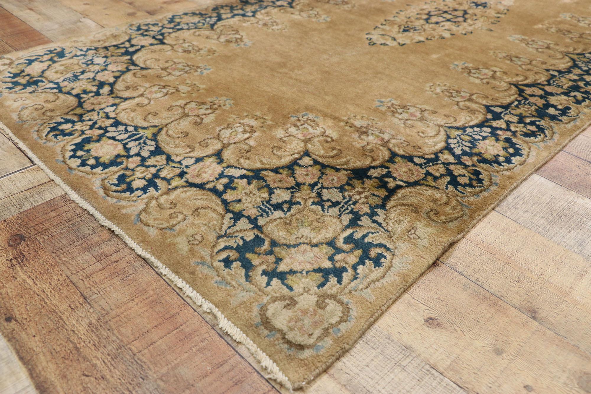 Antiker persischer Kerman-Teppich, 03'03 x 17'06 im Zustand „Gut“ im Angebot in Dallas, TX
