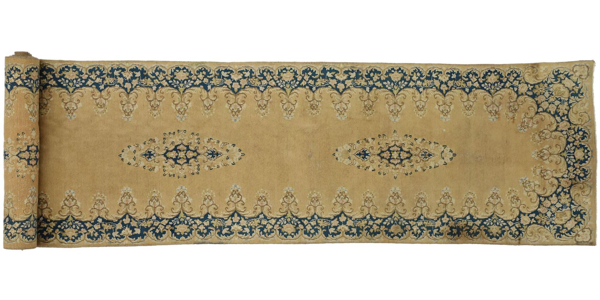 Antiker persischer Kerman-Teppich, 03'03 x 17'06 im Angebot 1