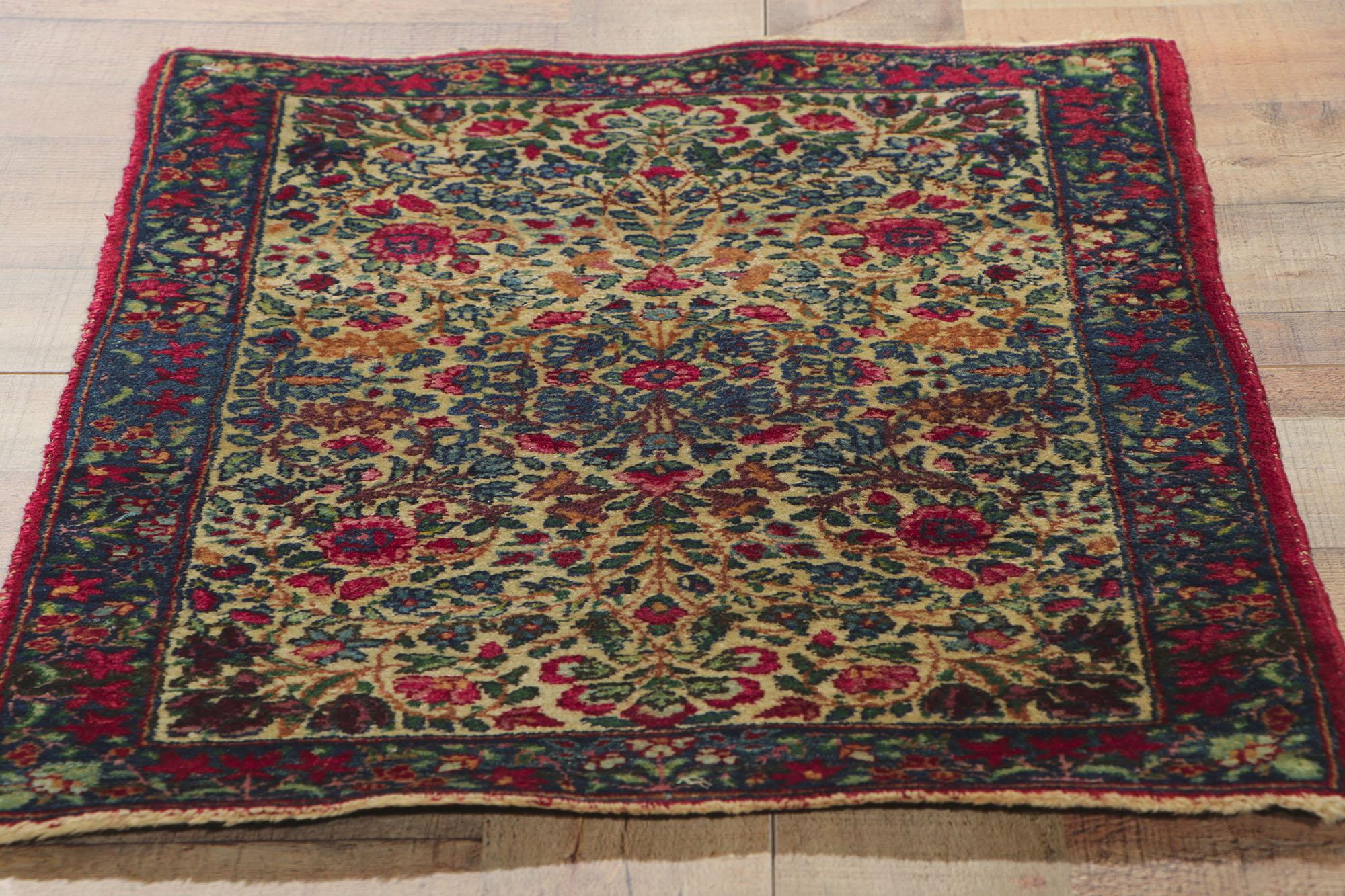 Antiker persischer Kerman-Teppich im Zustand „Gut“ im Angebot in Dallas, TX