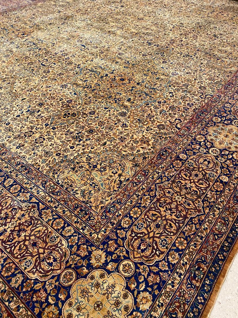 Noué à la main Tapis persan ancien Kerman, tapis oriental, fait à la main, ivoire, or, bleu, doré en vente