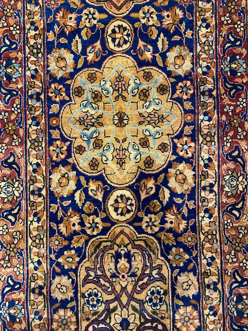 Tapis persan ancien Kerman, tapis oriental, fait à la main, ivoire, or, bleu, doré Bon état - En vente à Port Washington, NY