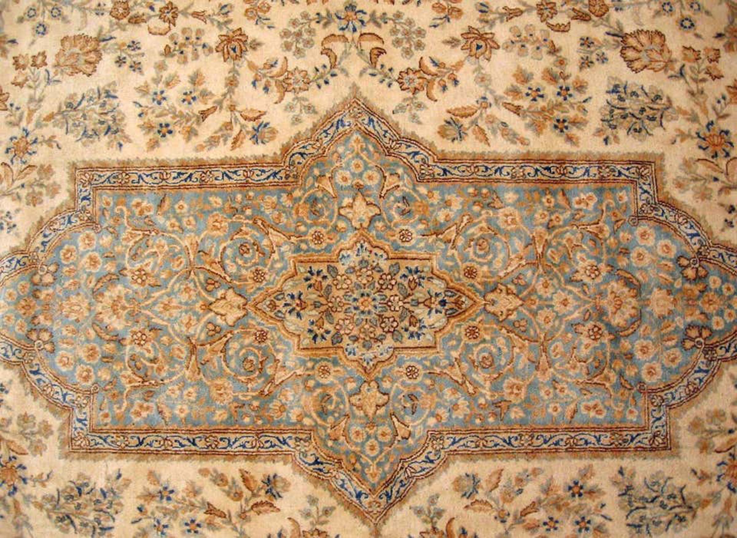 Antique Persian Kerman Carpet, Oversize, Medallion with Ivory Field & Soft Color In Good Condition For Sale In New York, NY