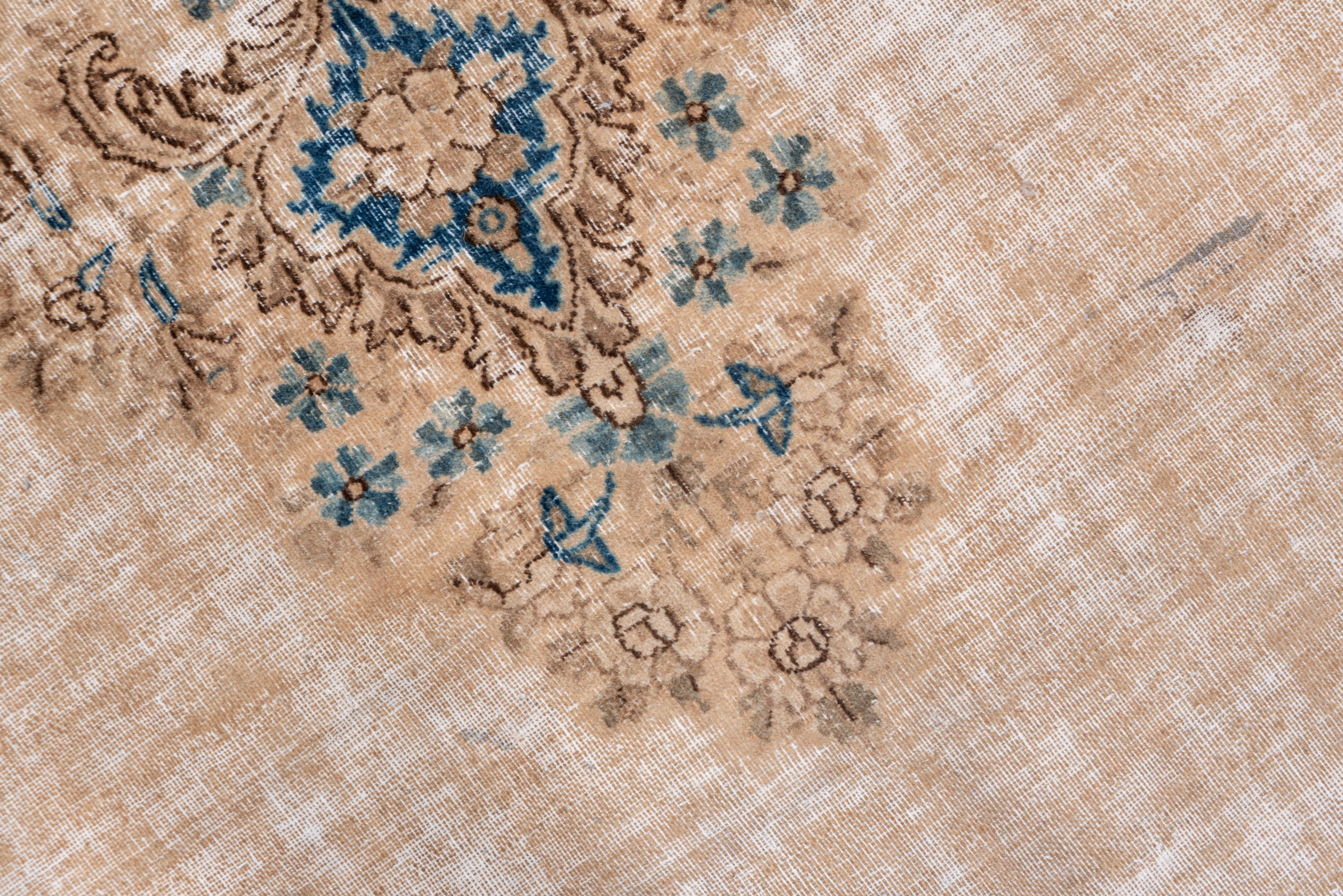 Antiker persischer Kerman-Teppich im Shabby Chic-Stil (Kirman) im Angebot