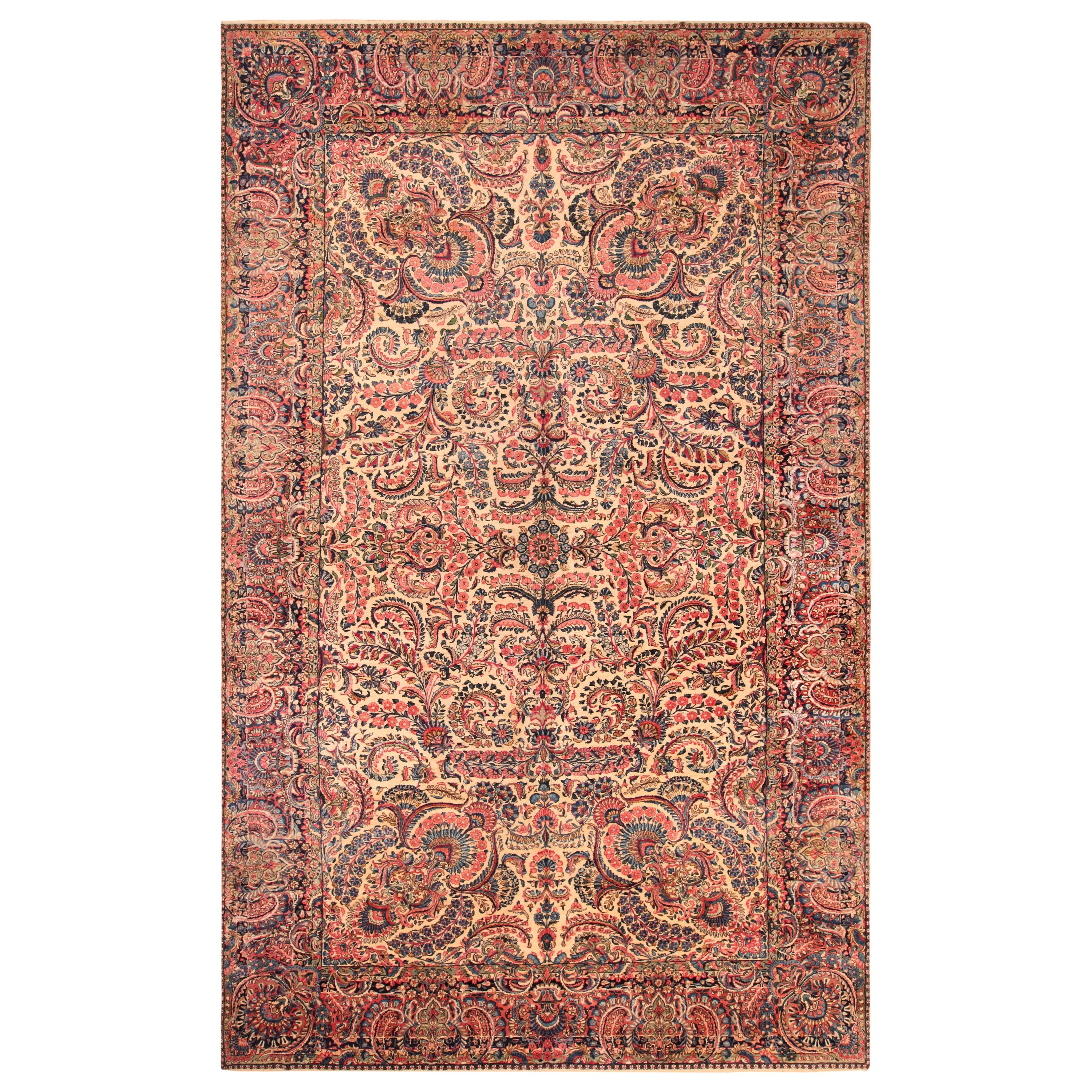 Tapis persan ancien Kerman à fleurs. 10 pieds 9 po. x 17 pieds 6 po.