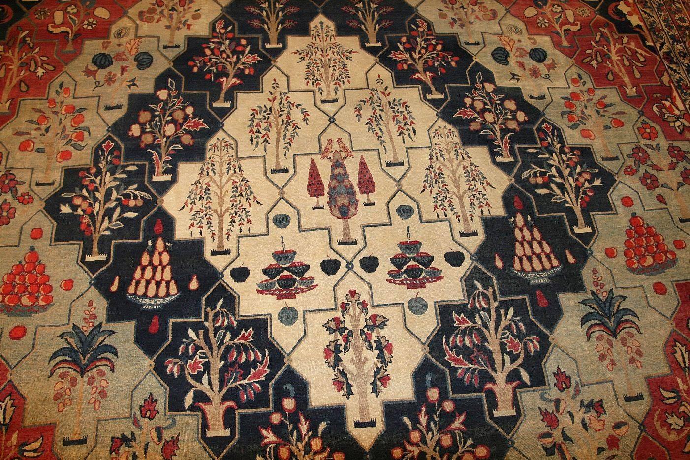 Lana Tappeto Nazmiyal Antique Persian Kerman Gardeb Design. 11 ft 11 in x 16 ft 1 in in vendita