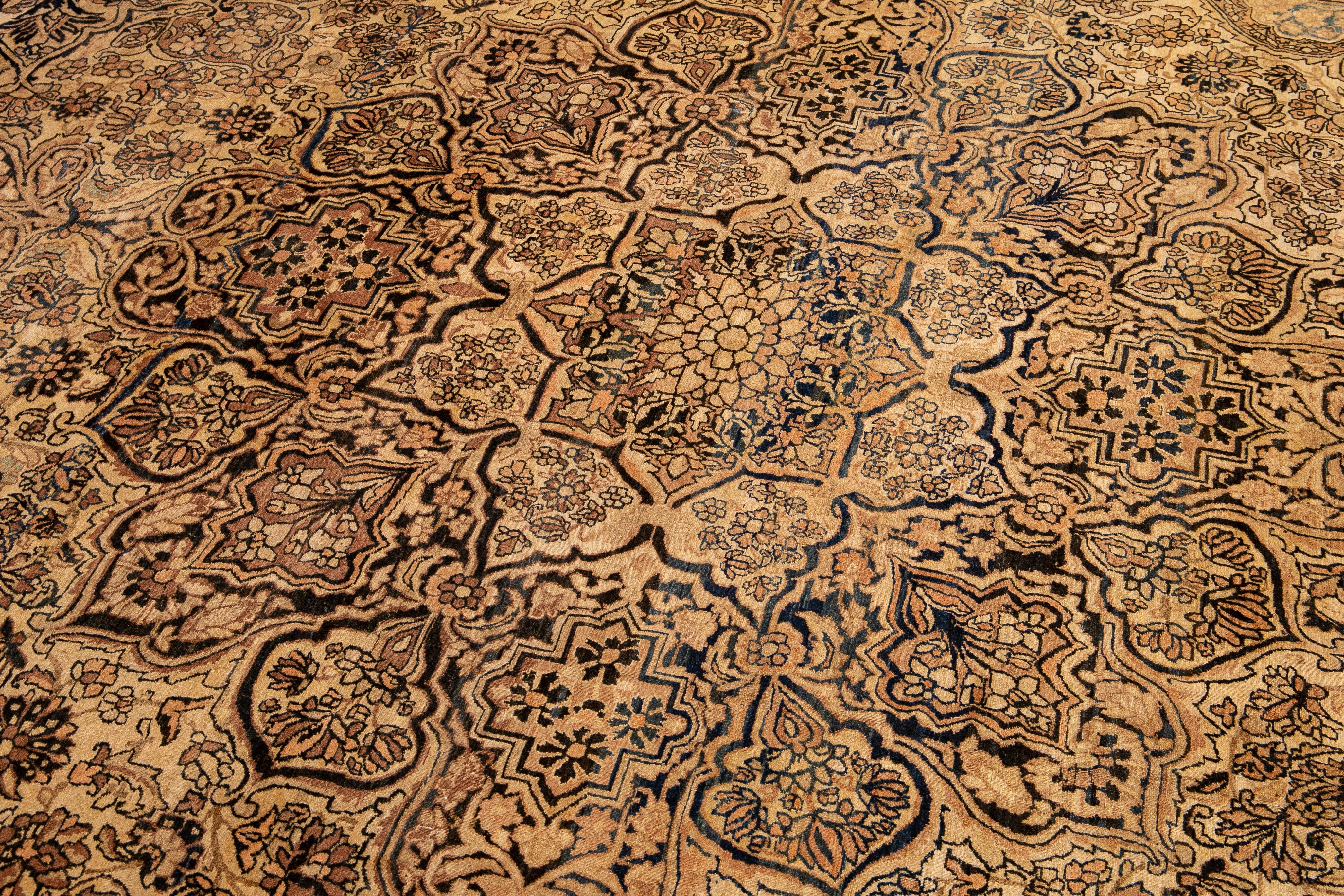 Ancien tapis persan Kerman fait à la main, médaillon Goldenrod surdimensionné en vente 3