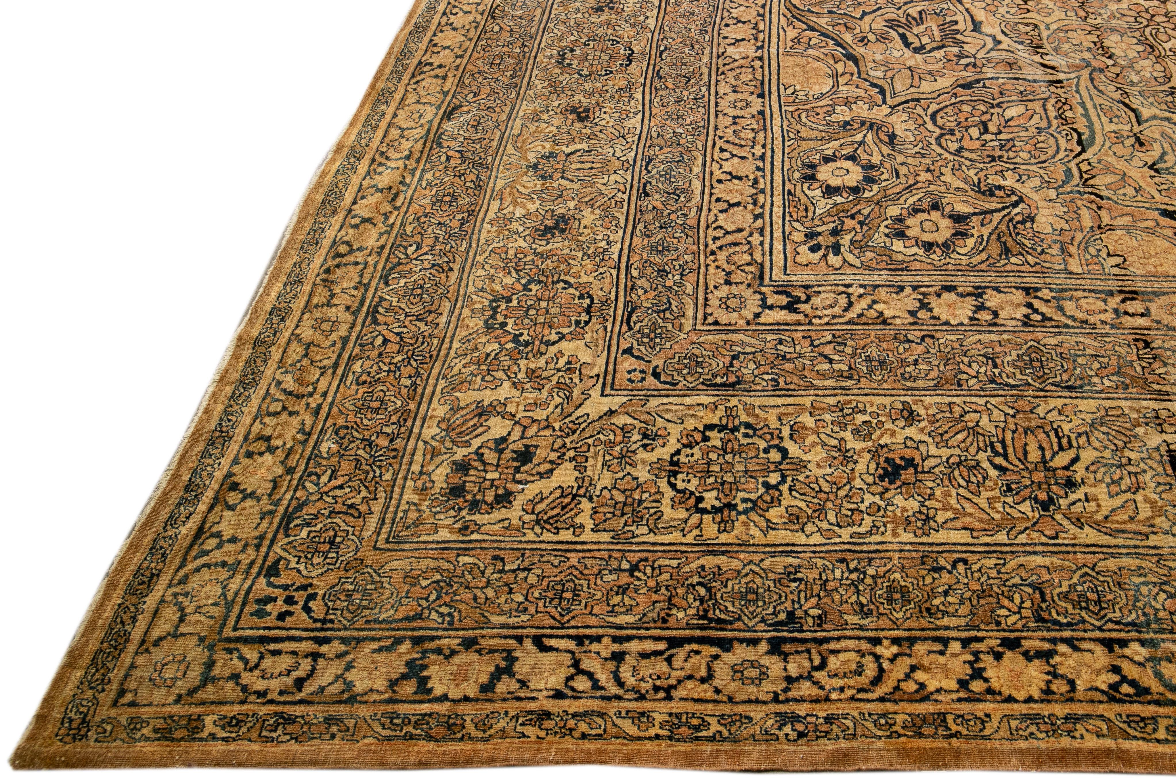 Perse Ancien tapis persan Kerman fait à la main, médaillon Goldenrod surdimensionné en vente