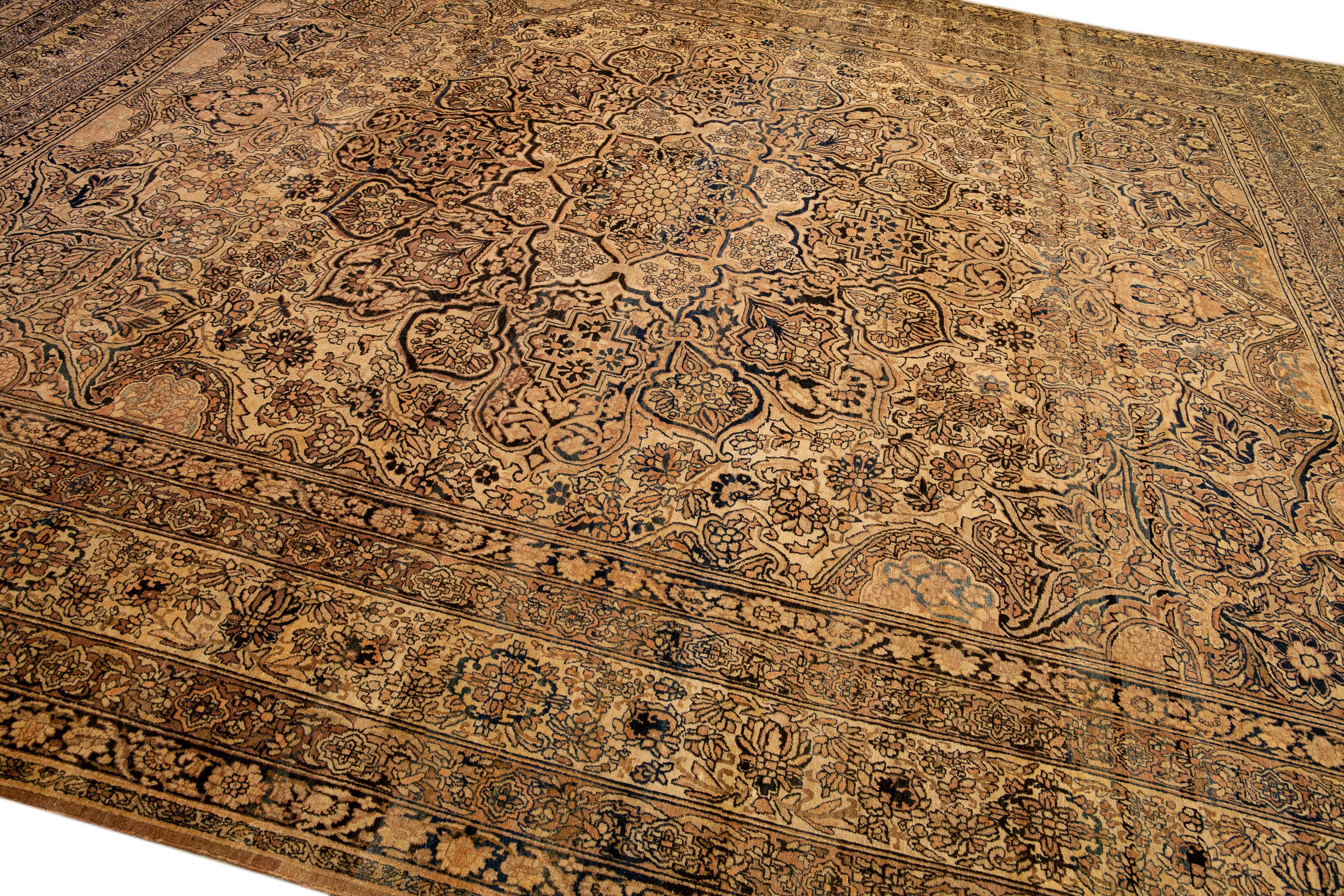 Ancien tapis persan Kerman fait à la main, médaillon Goldenrod surdimensionné en vente 1