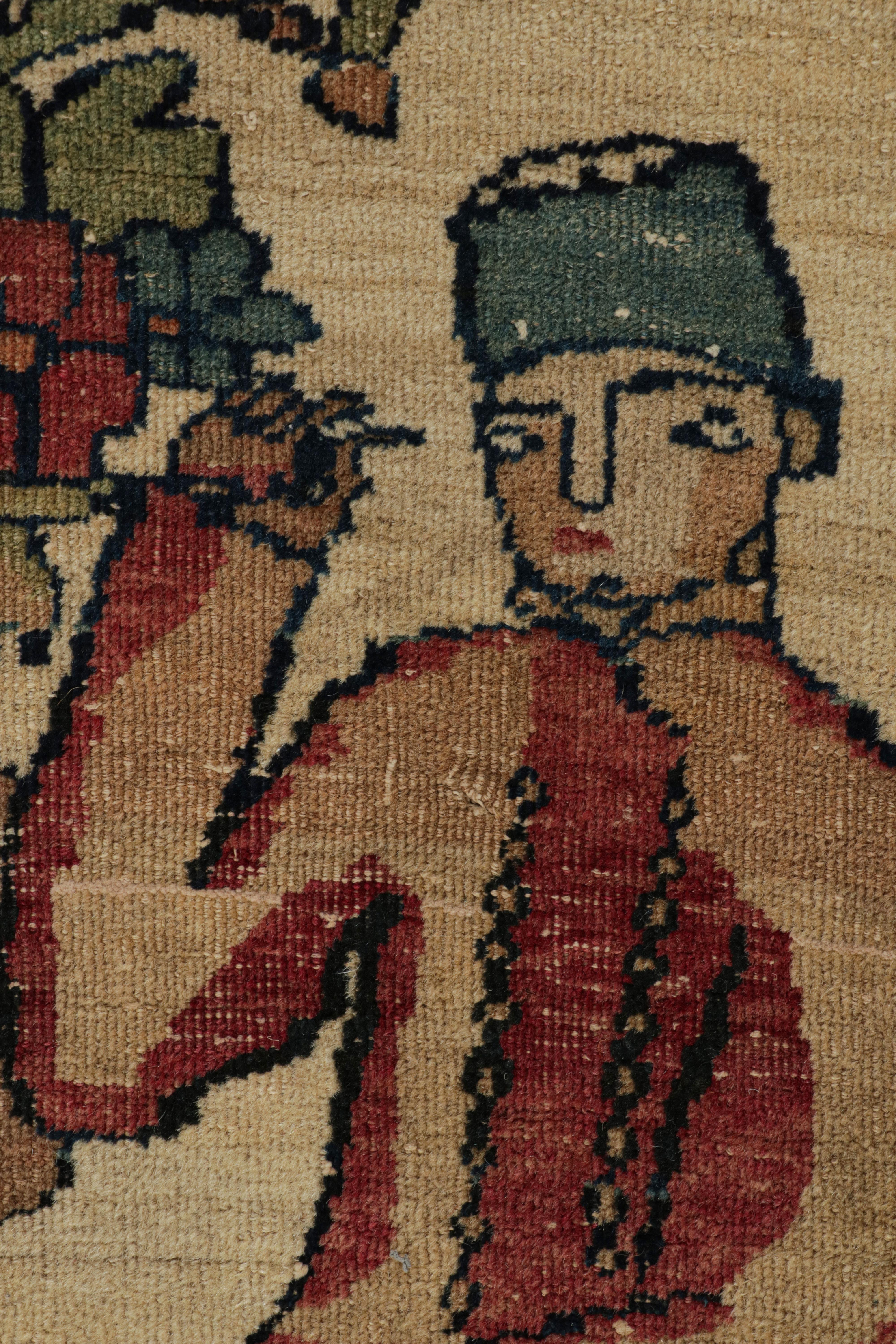 Antiker persischer Kerman Lavar Teppich in Beige mit Malereien, von Rug & Kilim im Zustand „Gut“ im Angebot in Long Island City, NY