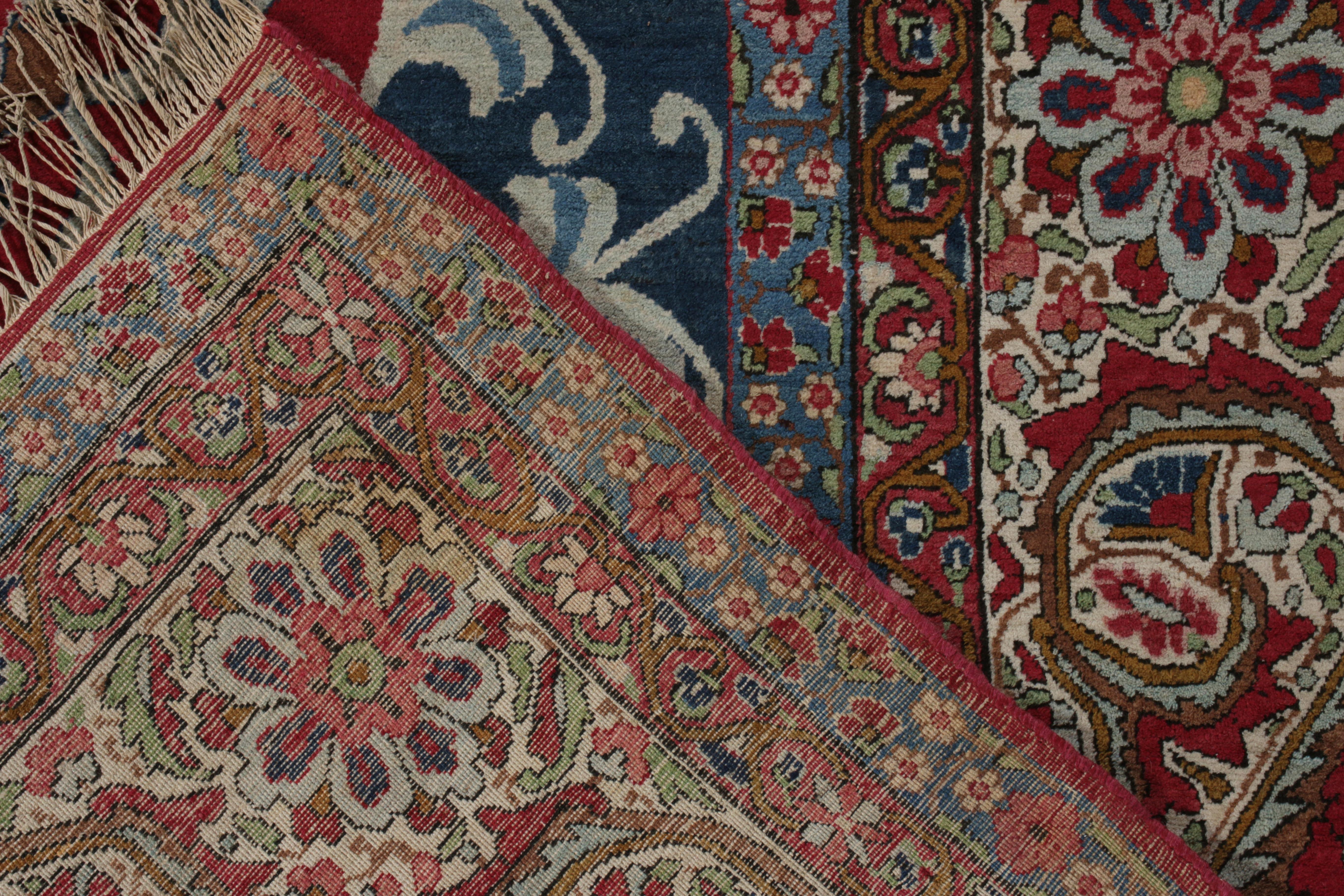 Antique Persian Kerman Lavar Rug in Red, Green, Blue, Dragon Pictorial Pattern In condizioni buone in vendita a Long Island City, NY
