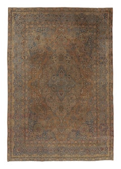 Tapis ancien persan Knots Rugs Kerman, noué à la main, motif floral bleu et beige Tapis ancien persan Knots Rugs Kerman, noué à la main, motif floral bleu et beige
