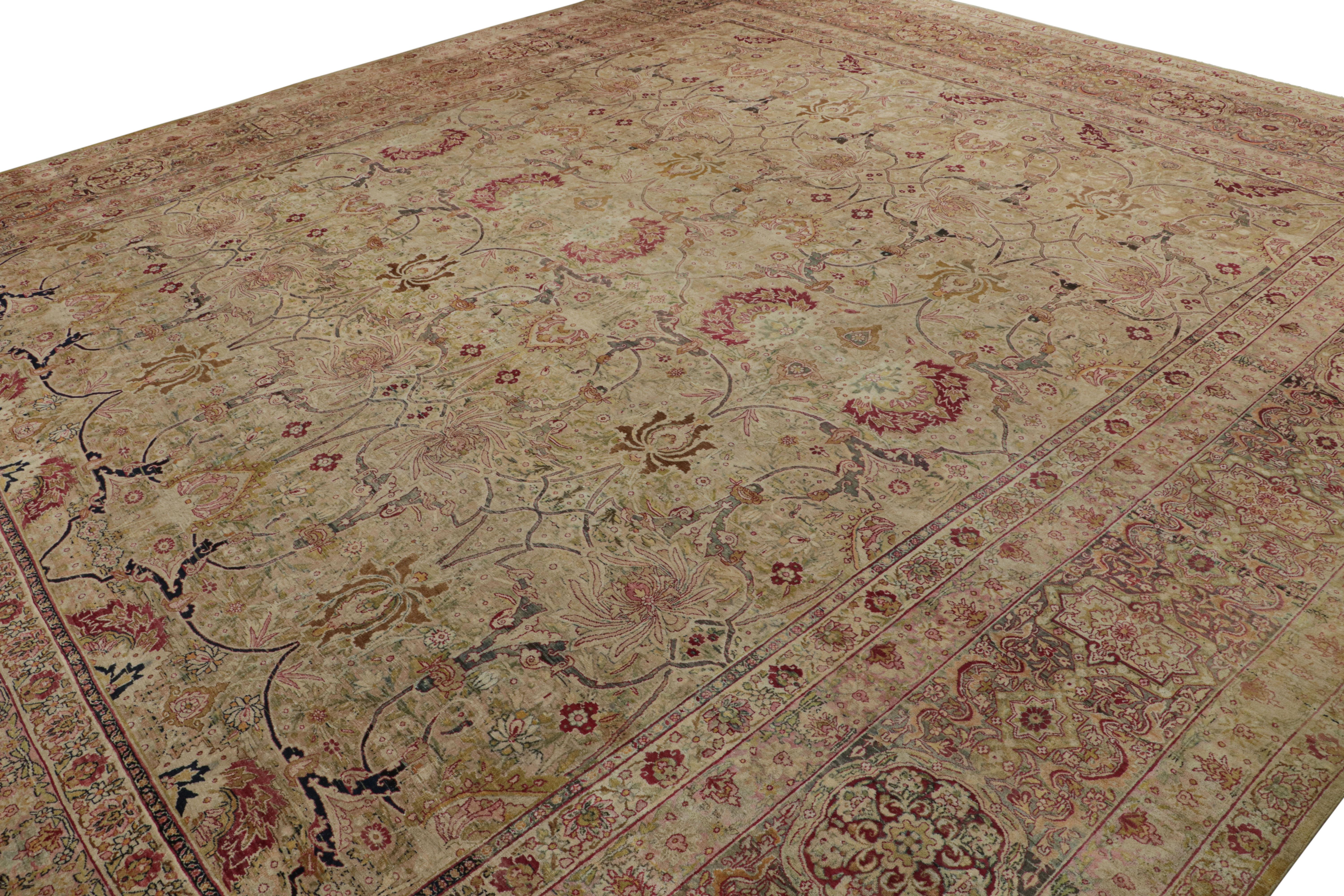 Noué à la main Ancien tapis persan Kerman Lavar à motifs floraux en vente