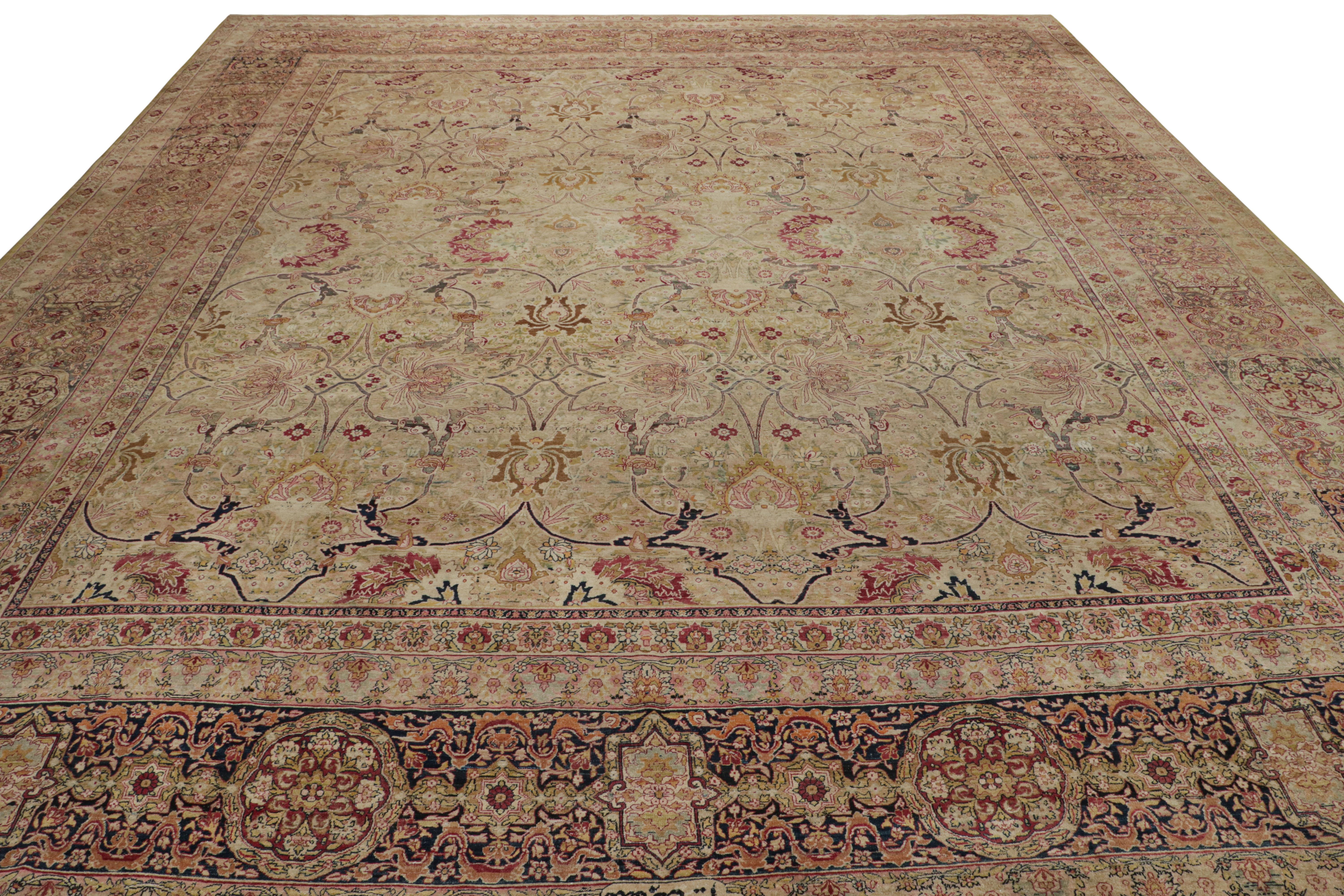 Ancien tapis persan Kerman Lavar à motifs floraux Bon état - En vente à Long Island City, NY