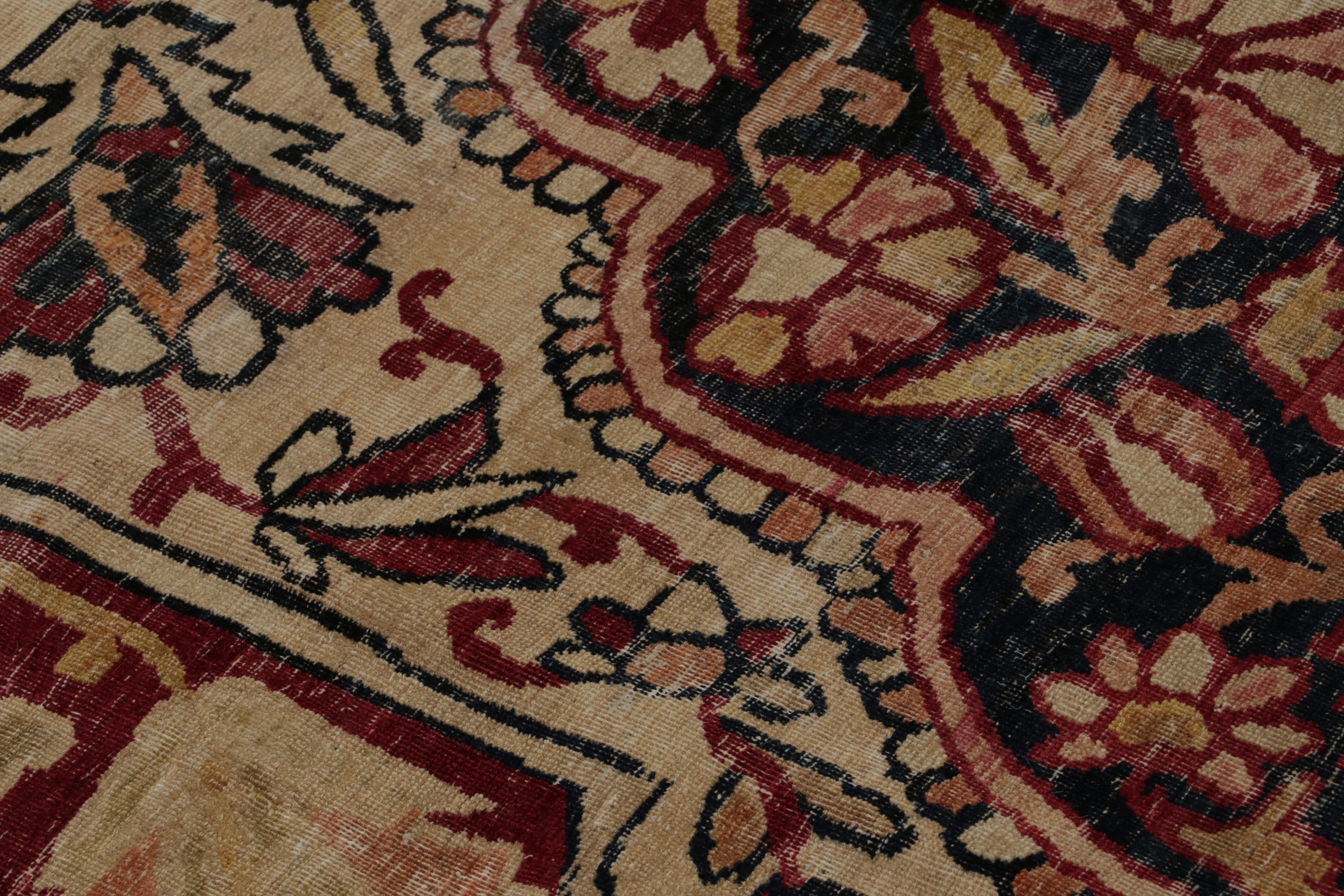 Antiker persischer Kerman Lavar Teppich, mit Blumenmustern, von Rug & Kilim im Angebot 1