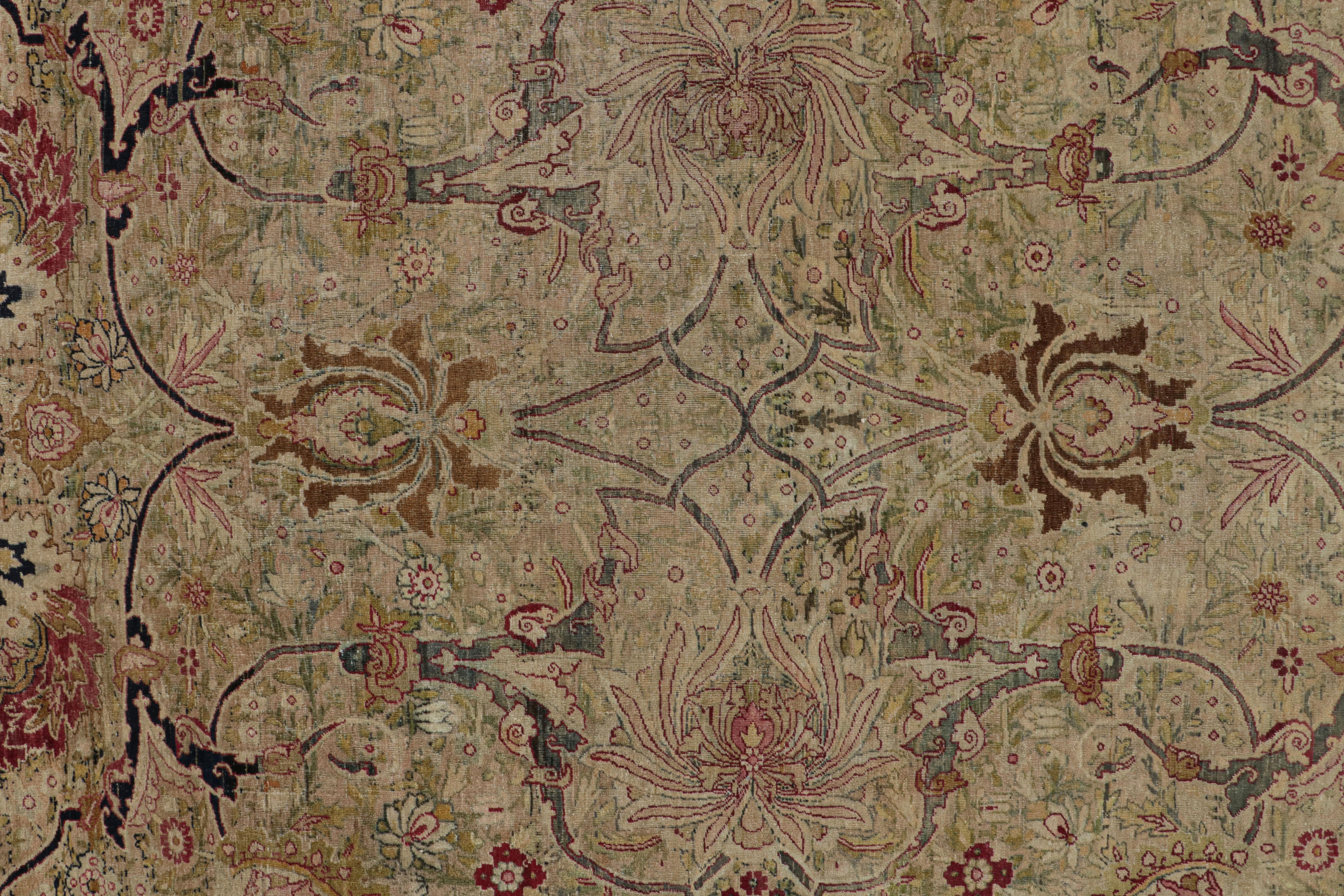 Ancien tapis persan Kerman Lavar à motifs floraux en vente 1