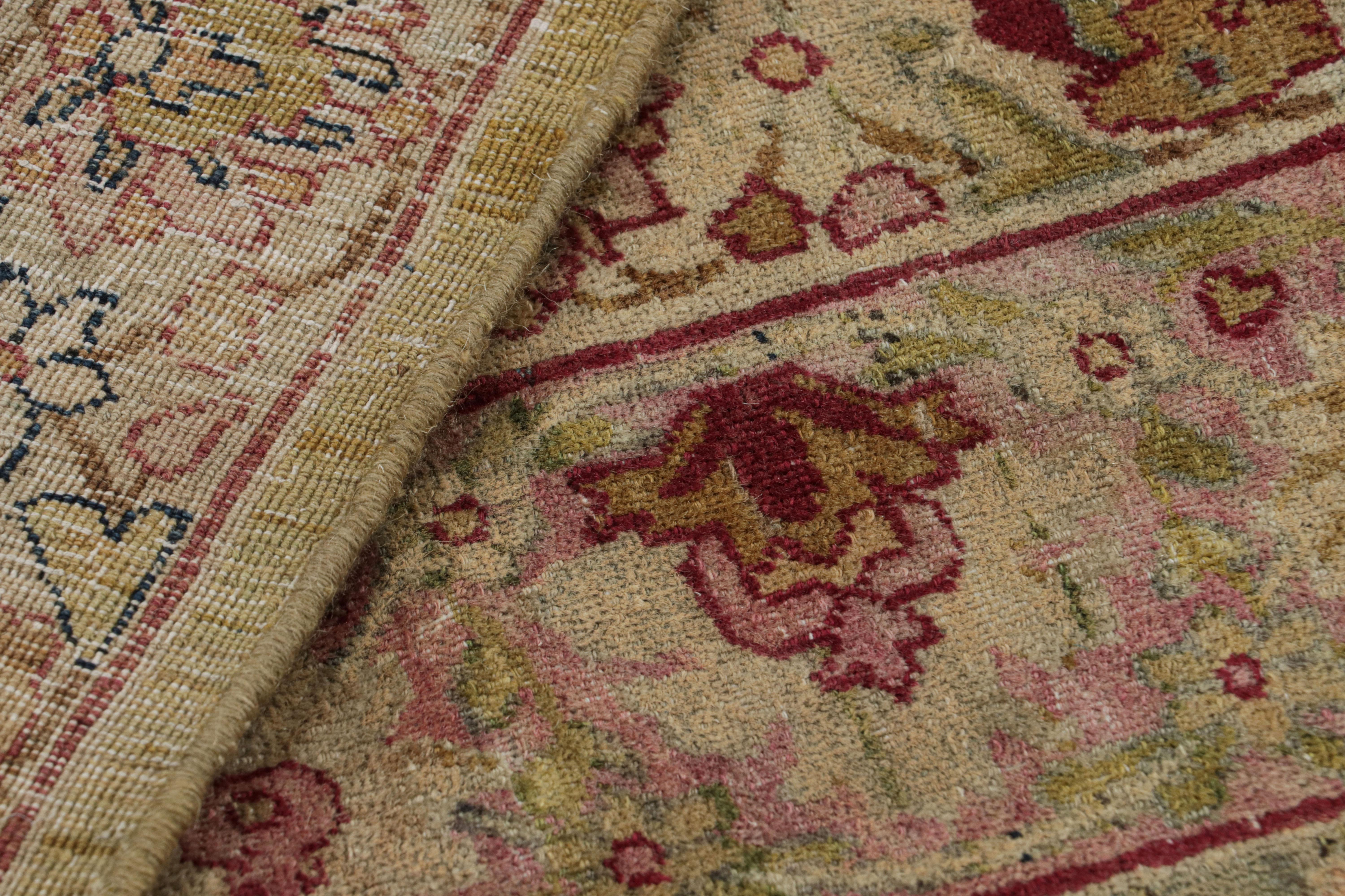 Ancien tapis persan Kerman Lavar à motifs floraux en vente 2