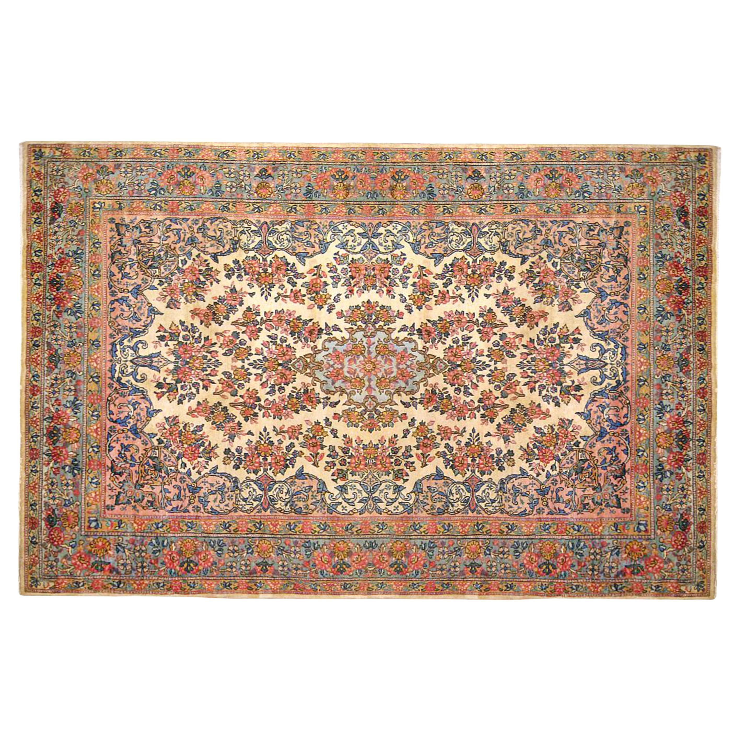 Antiker persischer Kerman- orientalischer Teppich, Zimmergröße, mit zentralem Medaillon