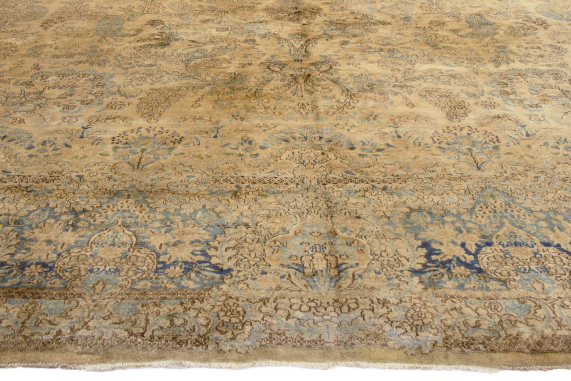 Hand-Knotted Late 19th Century Persian Kerman Rug with Traditional Style For Sale