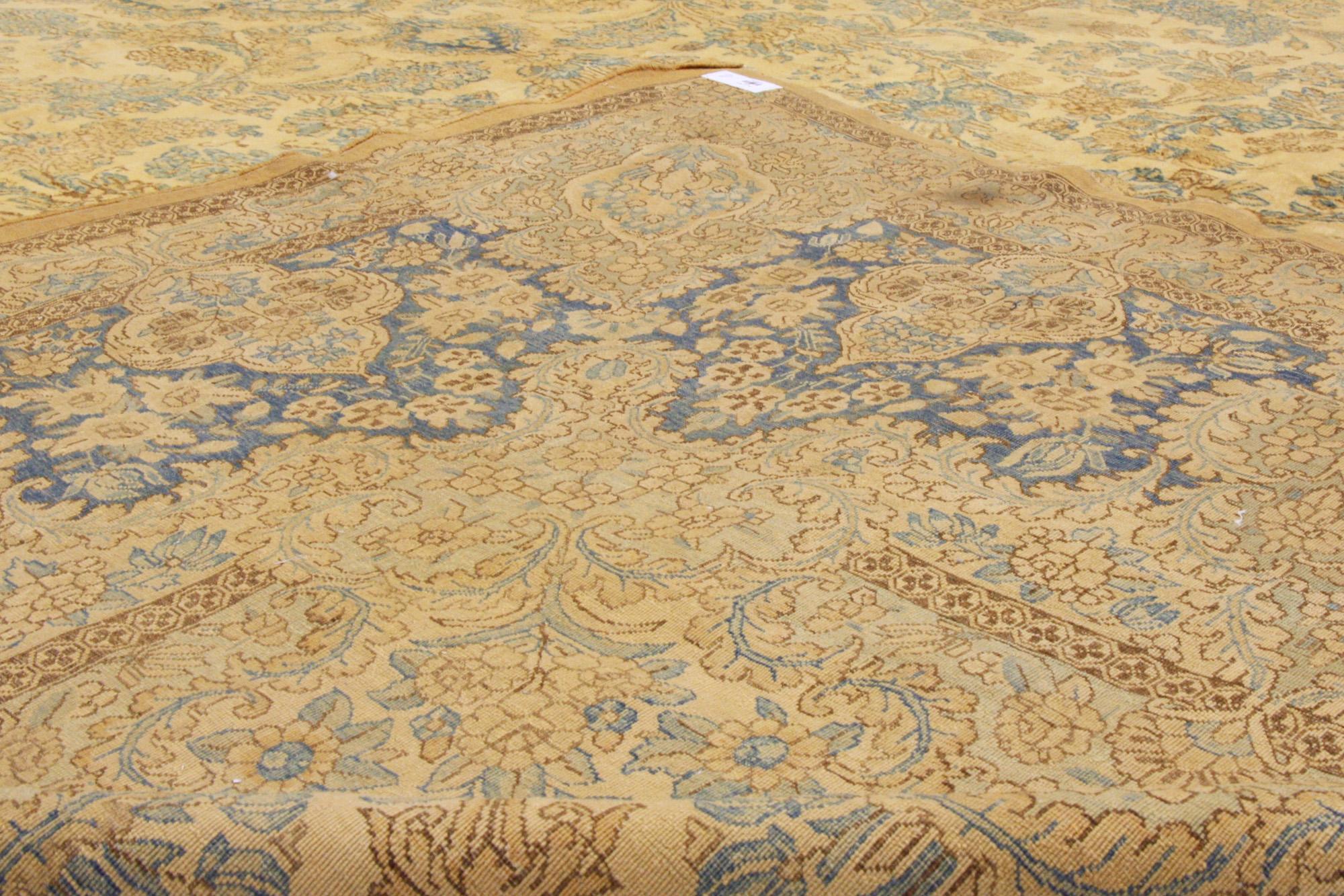 Wool Late 19th Century Persian Kerman Rug with Traditional Style For Sale