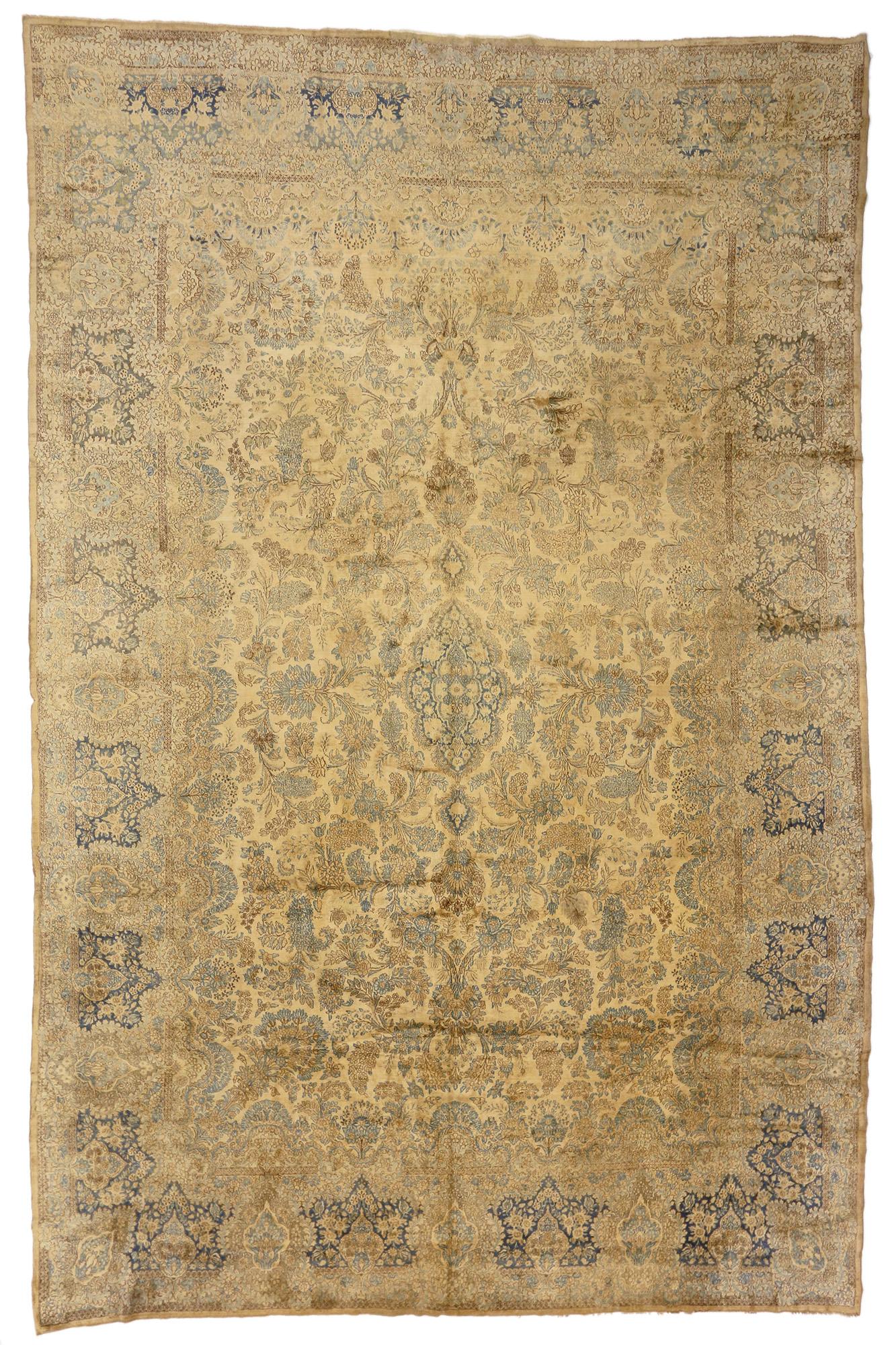 Late 19th Century Persian Kerman Rug with Traditional Style For Sale 1