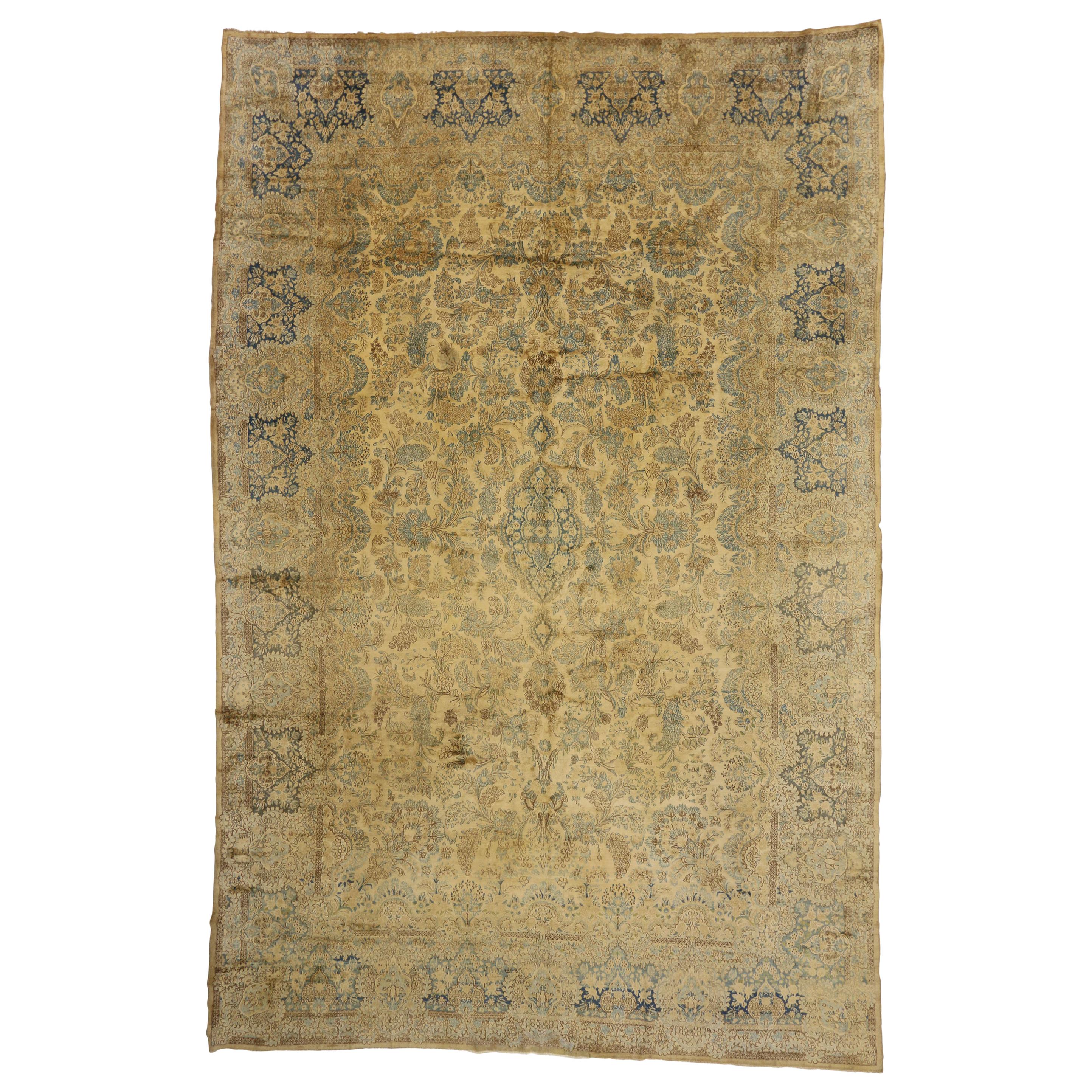Tapis antique persan du palais de Kerman de style victorien français:: tapis Kirman