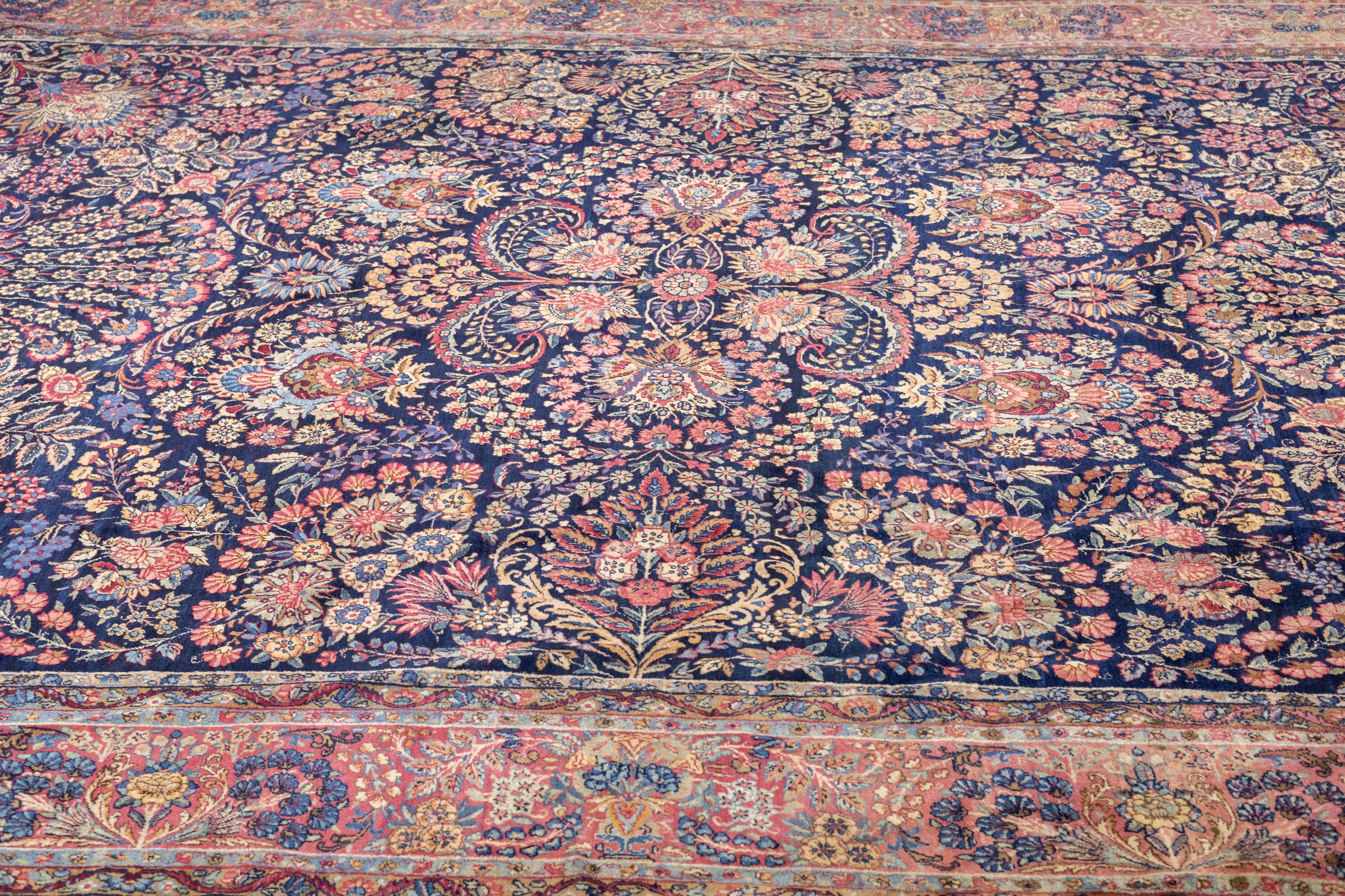 Tapis persan ancien Kerman 10'1'' x 14'3'' en vente 1