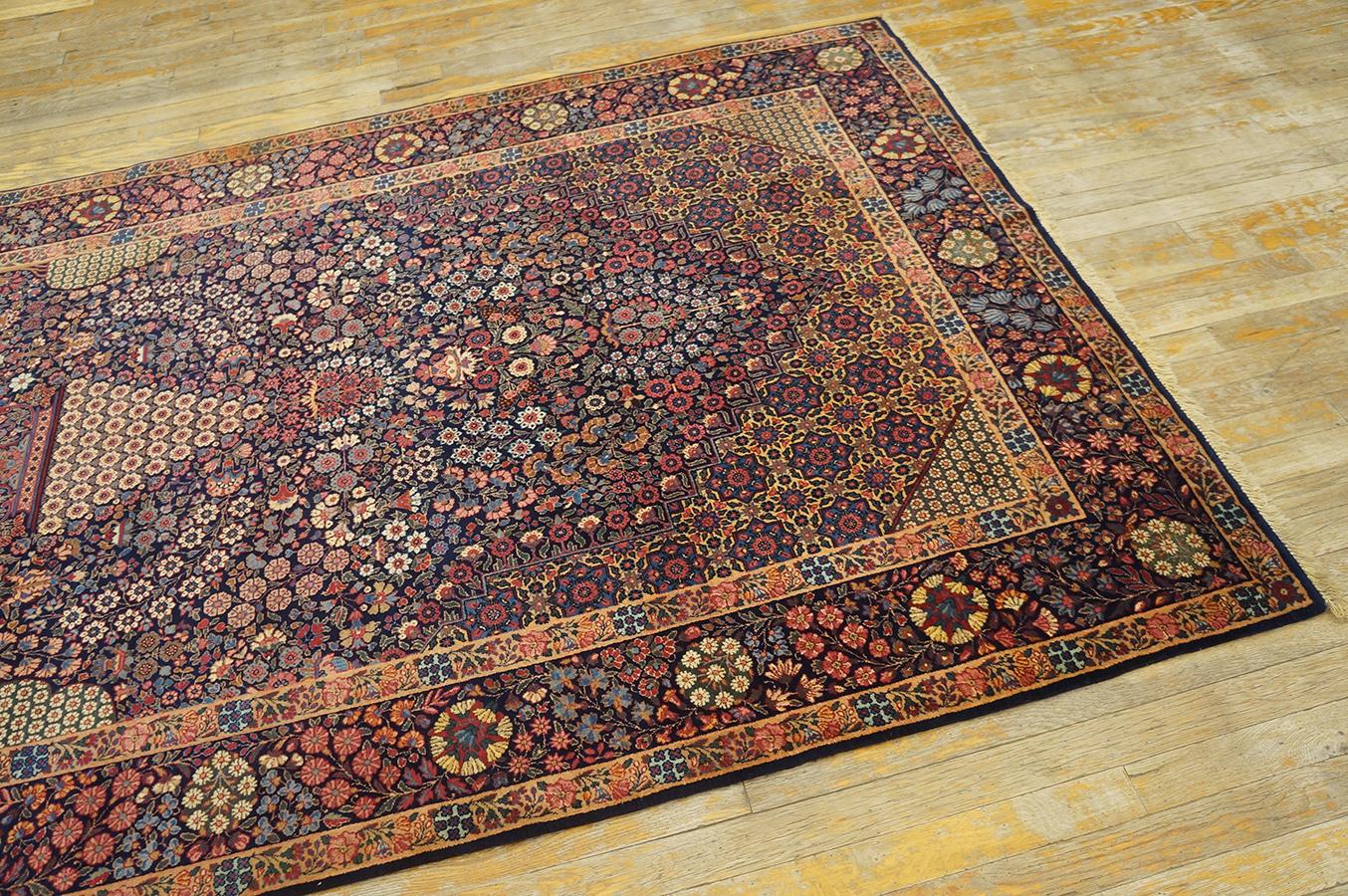 Early 20th Century Persian Kerman Carpet ( 4'10'' x 8'4'' - 147 x 254 )  In Excellent Condition For Sale In New York, NY