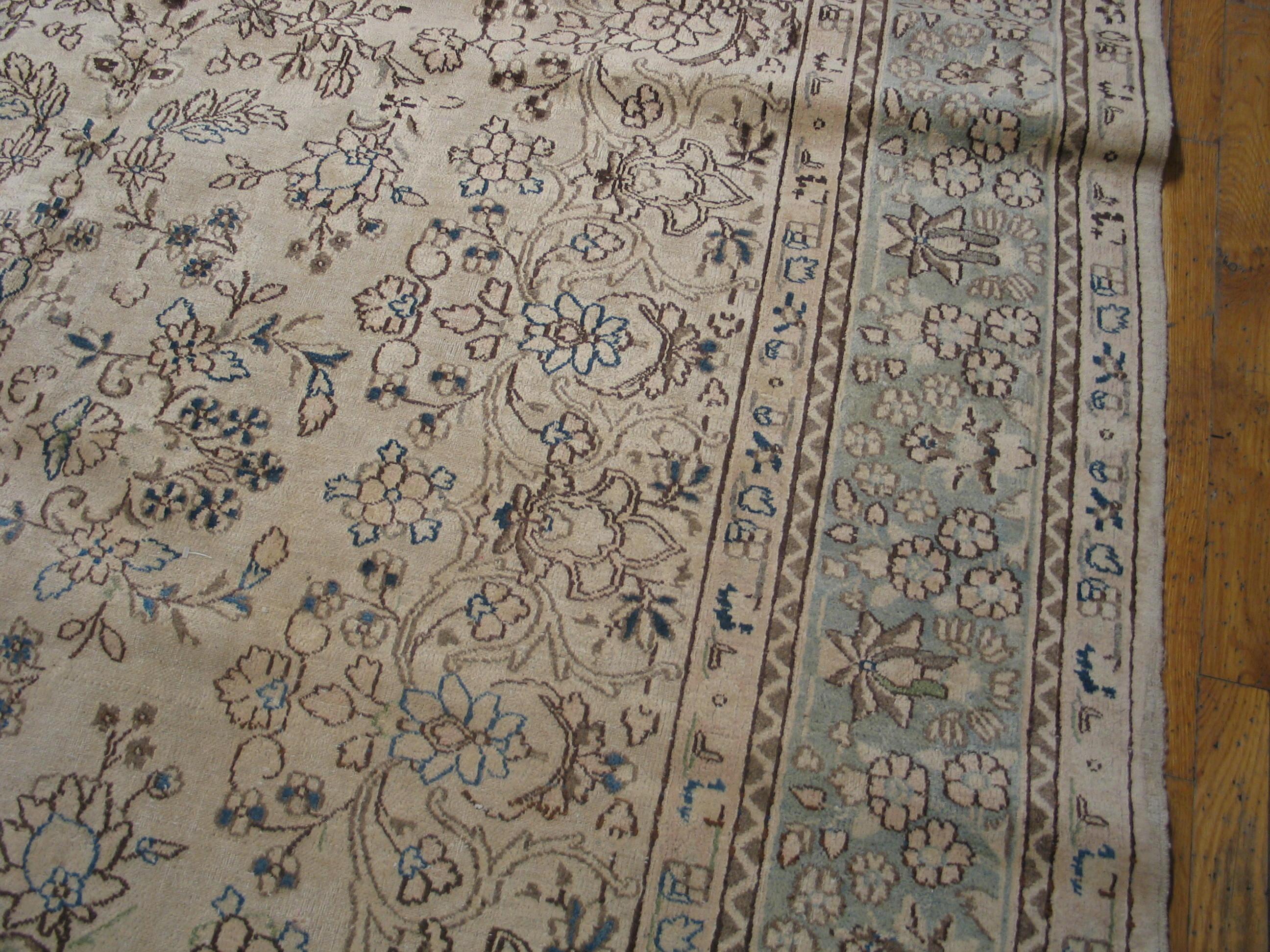 Antique Persian Kerman rug. Measures: 6'8