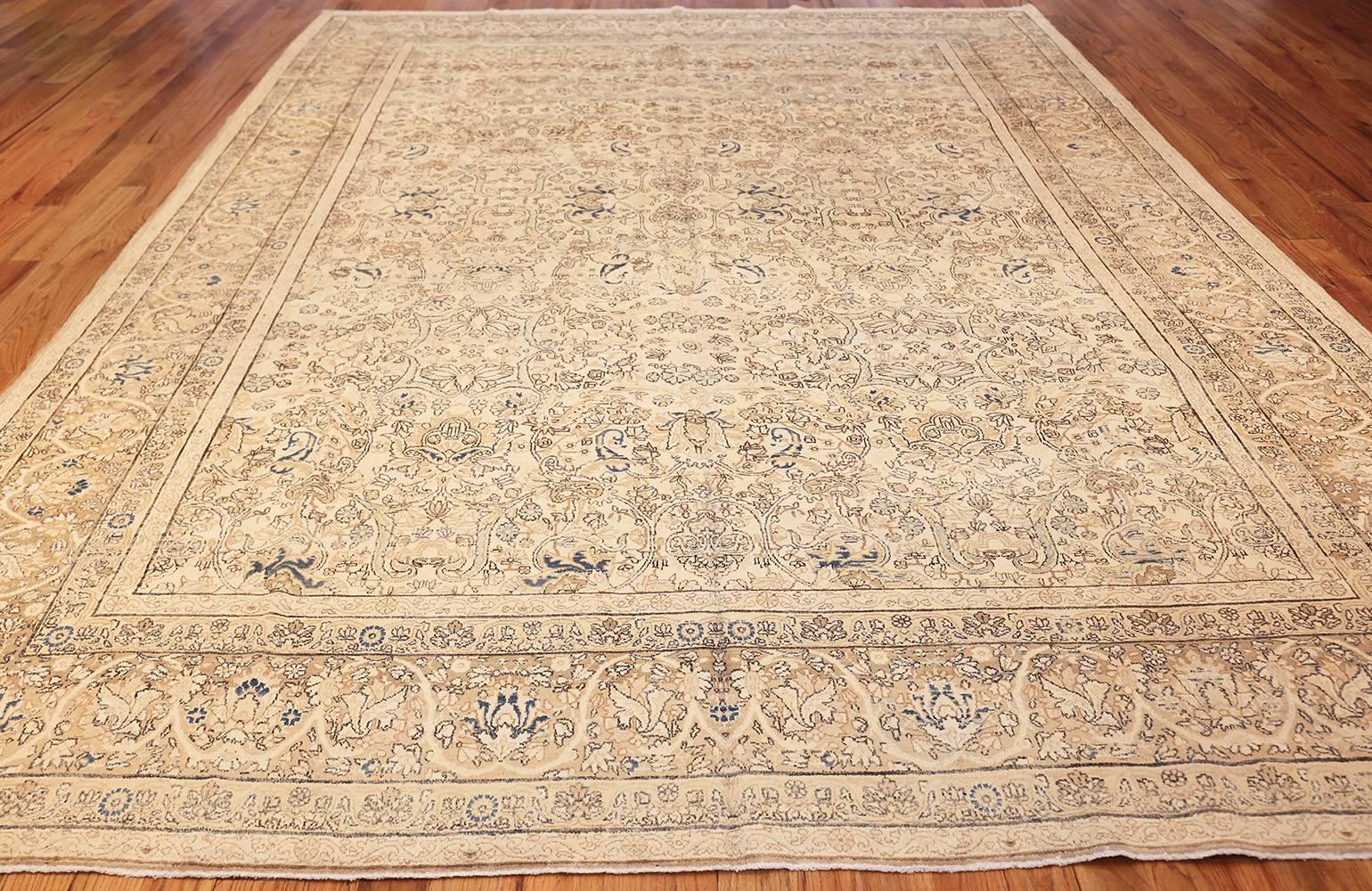Antique Persian Kerman Rug. Size: 8 ft 10 in x 12 ft (2.69 m x 3.66 m) 2