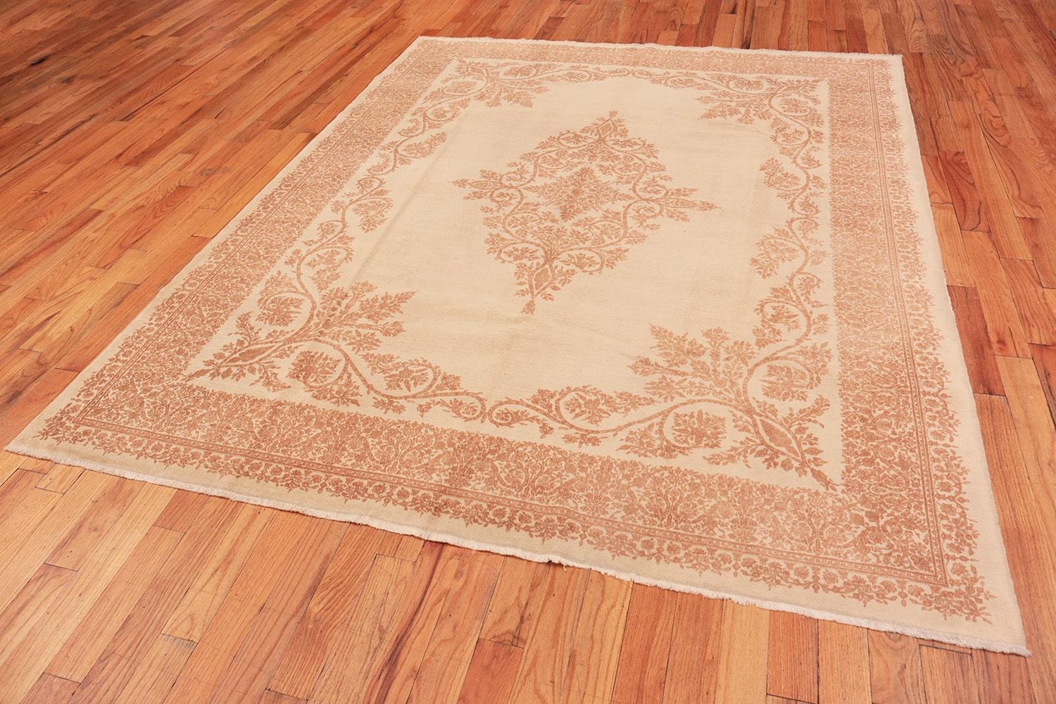 Antique Persian Kerman Rug. Size: 7 ft 3 in x 9 ft (2.21 m x 2.74 m) In Good Condition In New York, NY