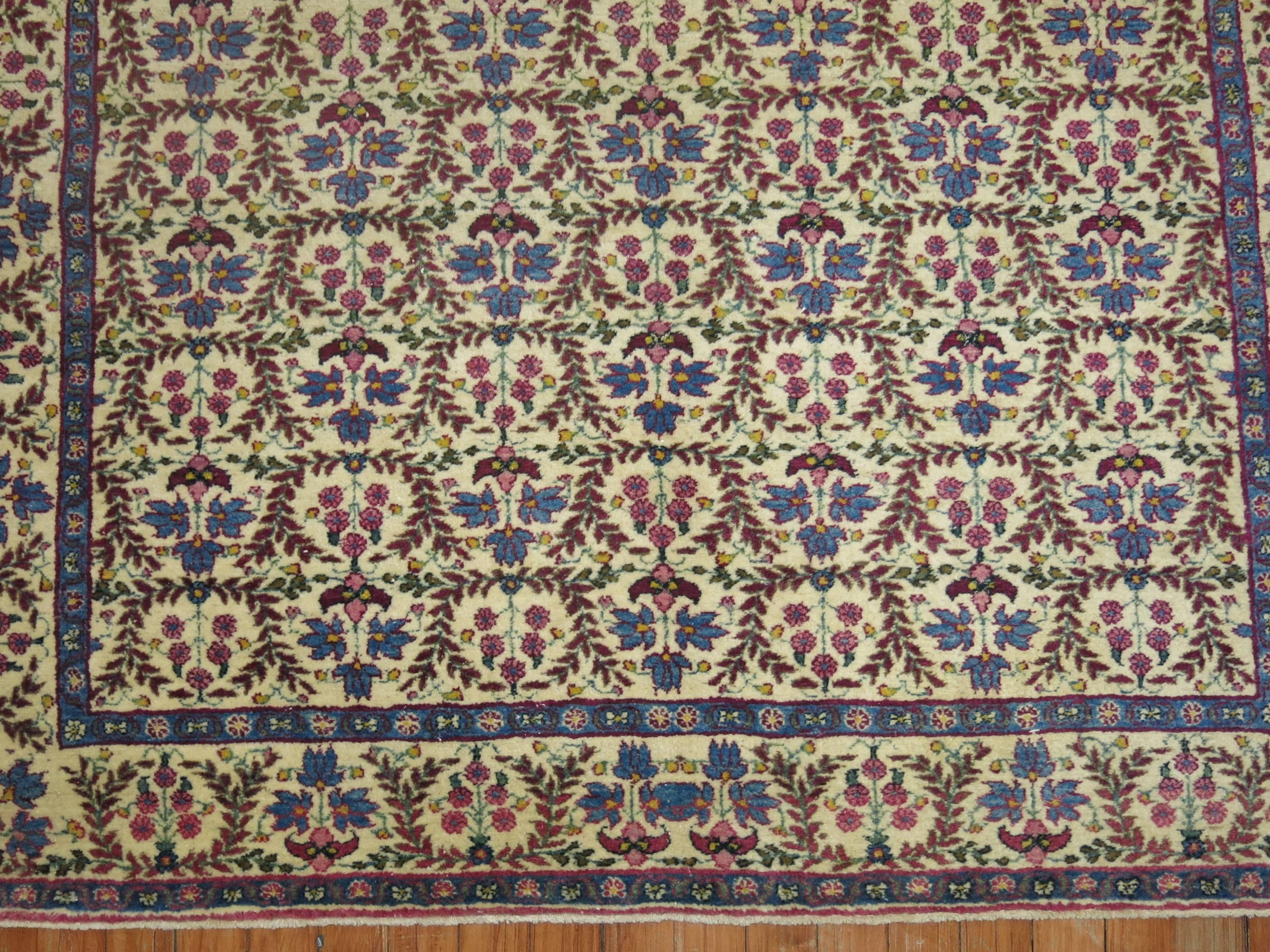 Antiker persischer Kerman-Teppich im Zustand „Hervorragend“ im Angebot in New York, NY