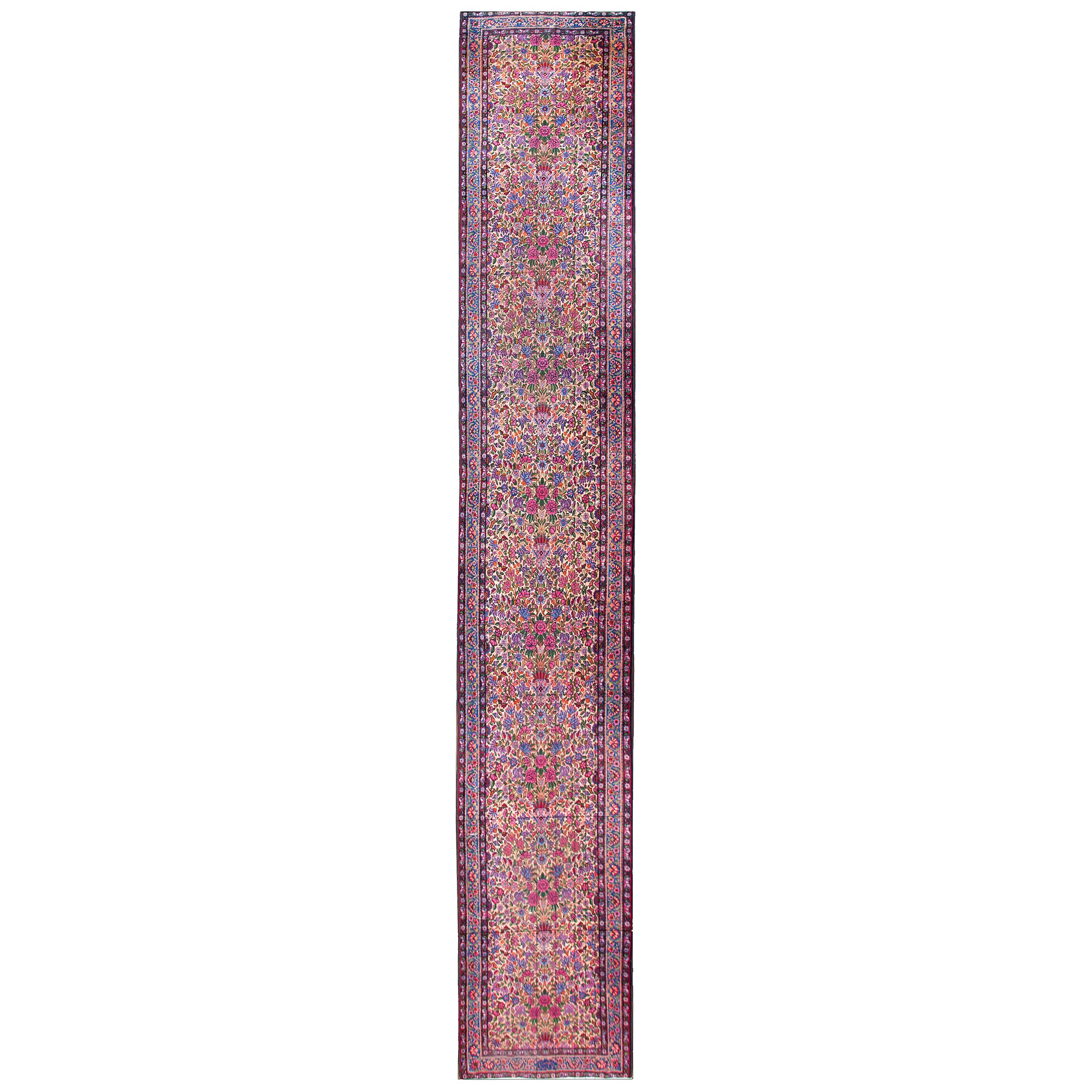 Early 20th Century Persian Kerman Carpet ( 3' x 17' - 92 x 528 cm )