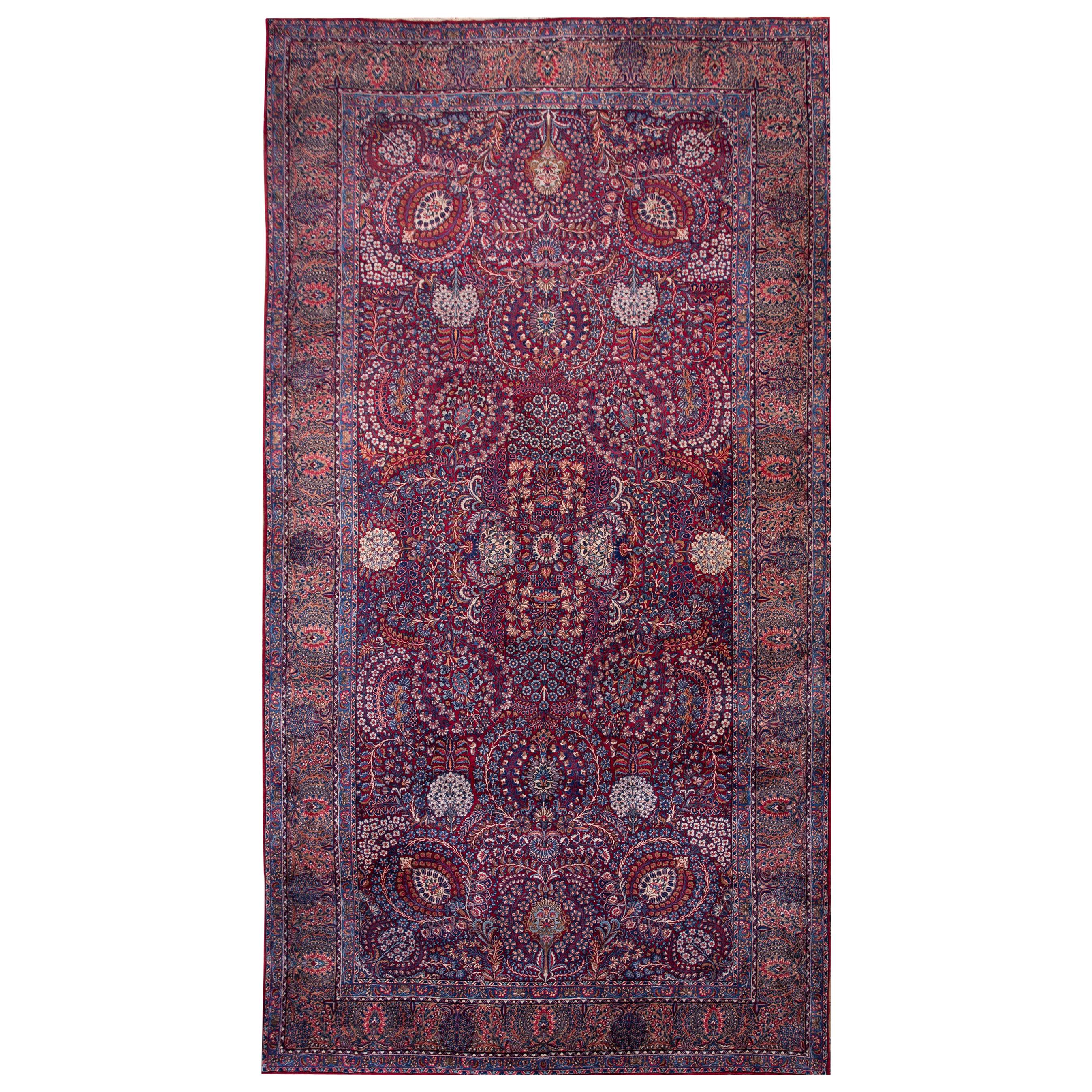Early 20th Century S.E. Persian Kirman Carpet ( 8'10" x 16'8" - 270 x 508 ) For Sale