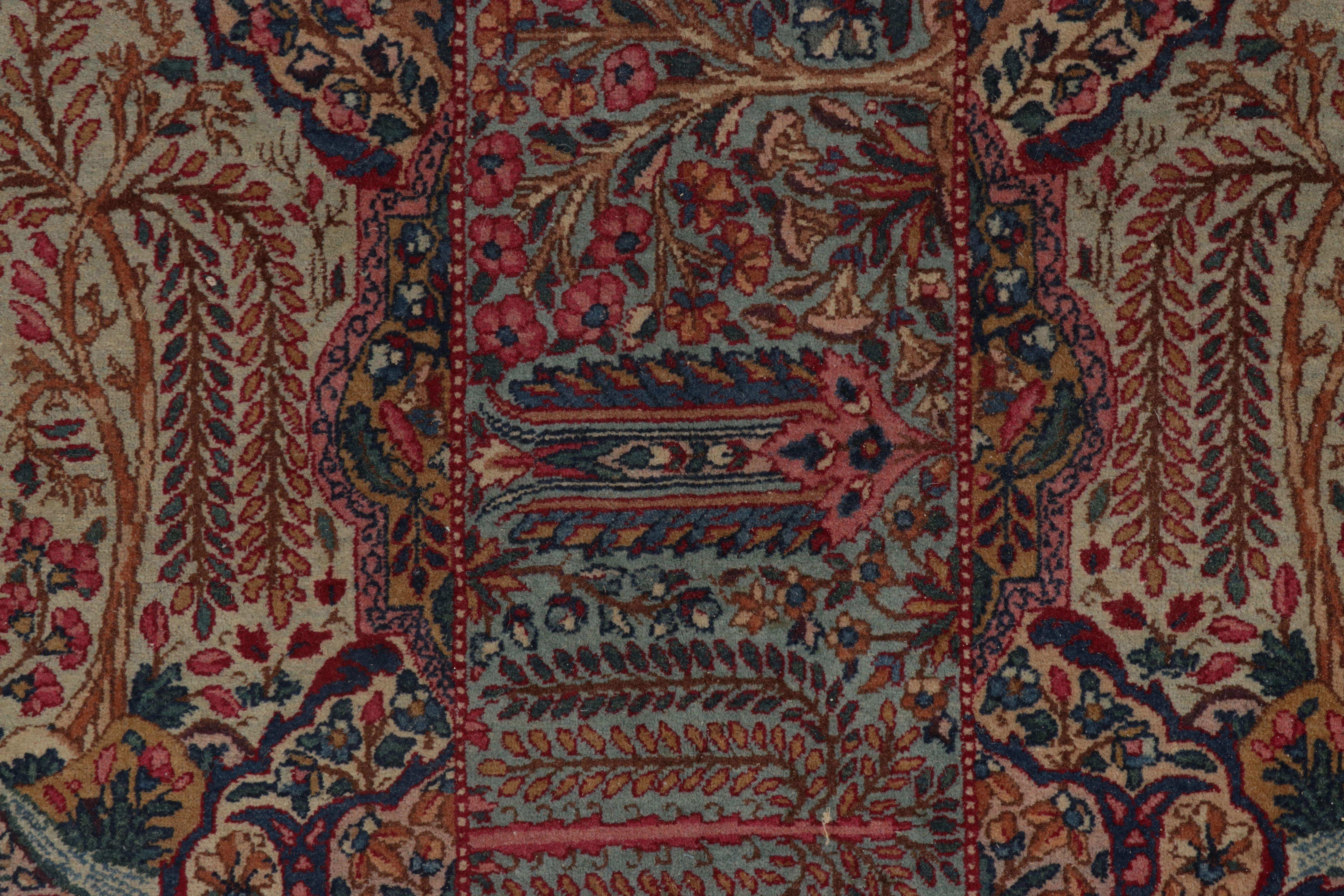 Antico tappeto persiano Kerman, disegno floreale regale in innumerevoli colori Rug & Kilim In condizioni buone in vendita a Long Island City, NY