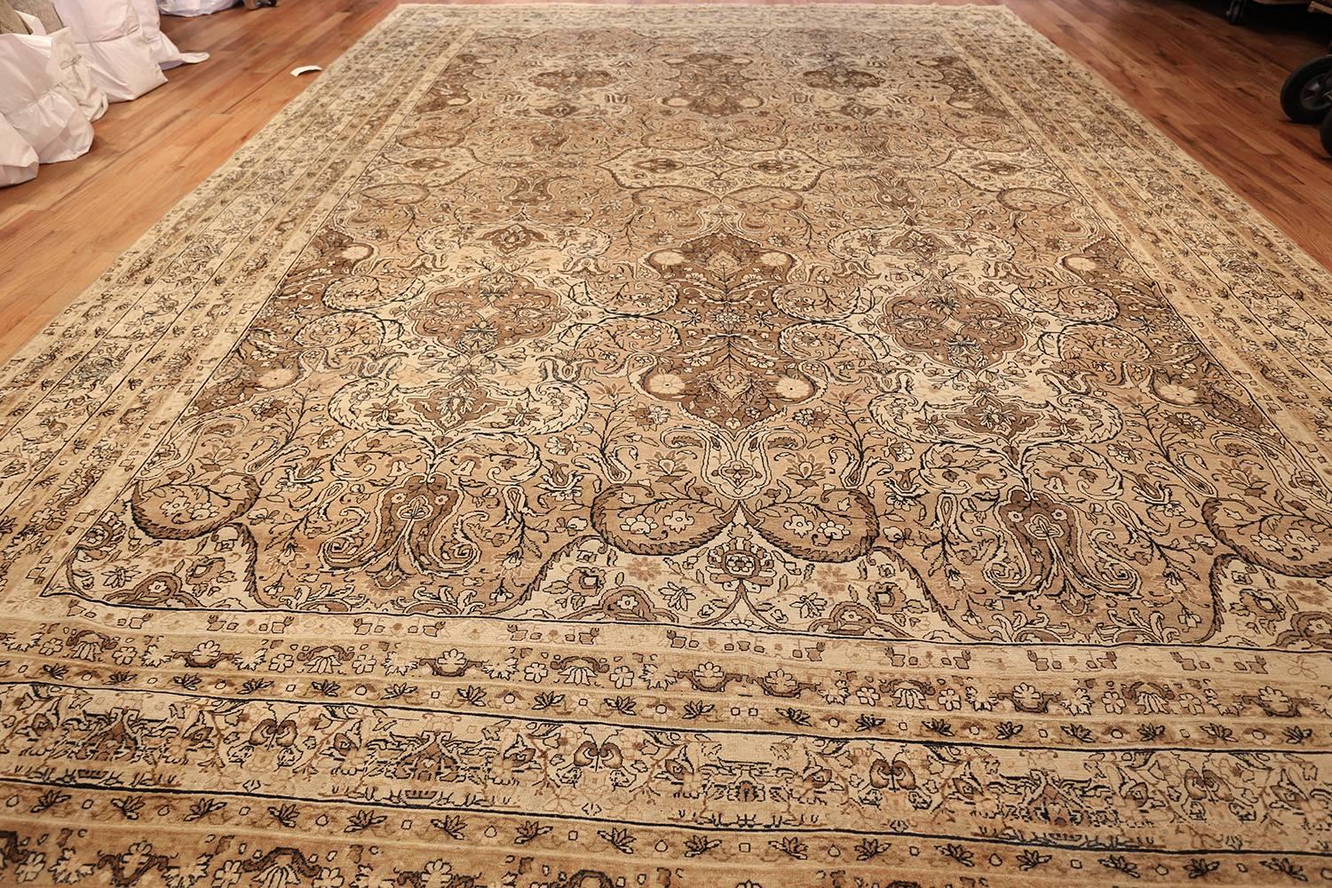 Antique Persian Kerman Rug. Size: 11 ft 8 in x 17 ft 3 in  In Excellent Condition For Sale In New York, NY