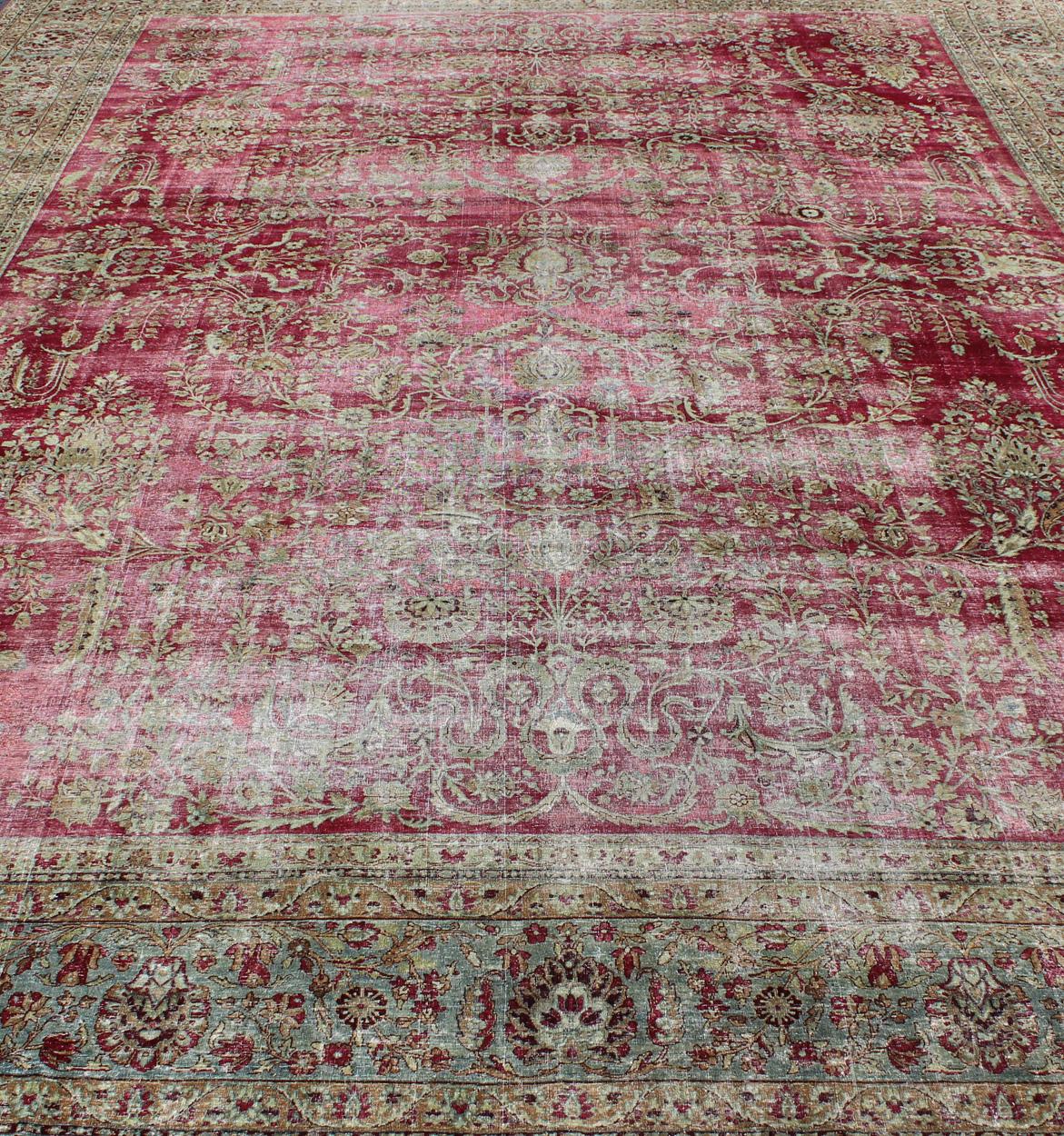 Antiker persischer Lavar Kerman-Teppich im All-Over-Blumenmuster im Used-Look im Angebot 3