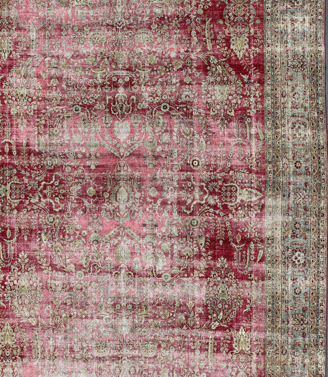 Antiker persischer Lavar Kerman-Teppich im All-Over-Blumenmuster im Used-Look (Persisch) im Angebot