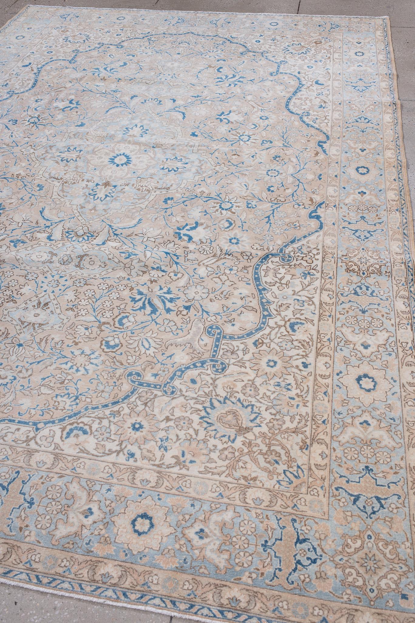 20ième siècle Tapis persan ancien de Kerman en vente
