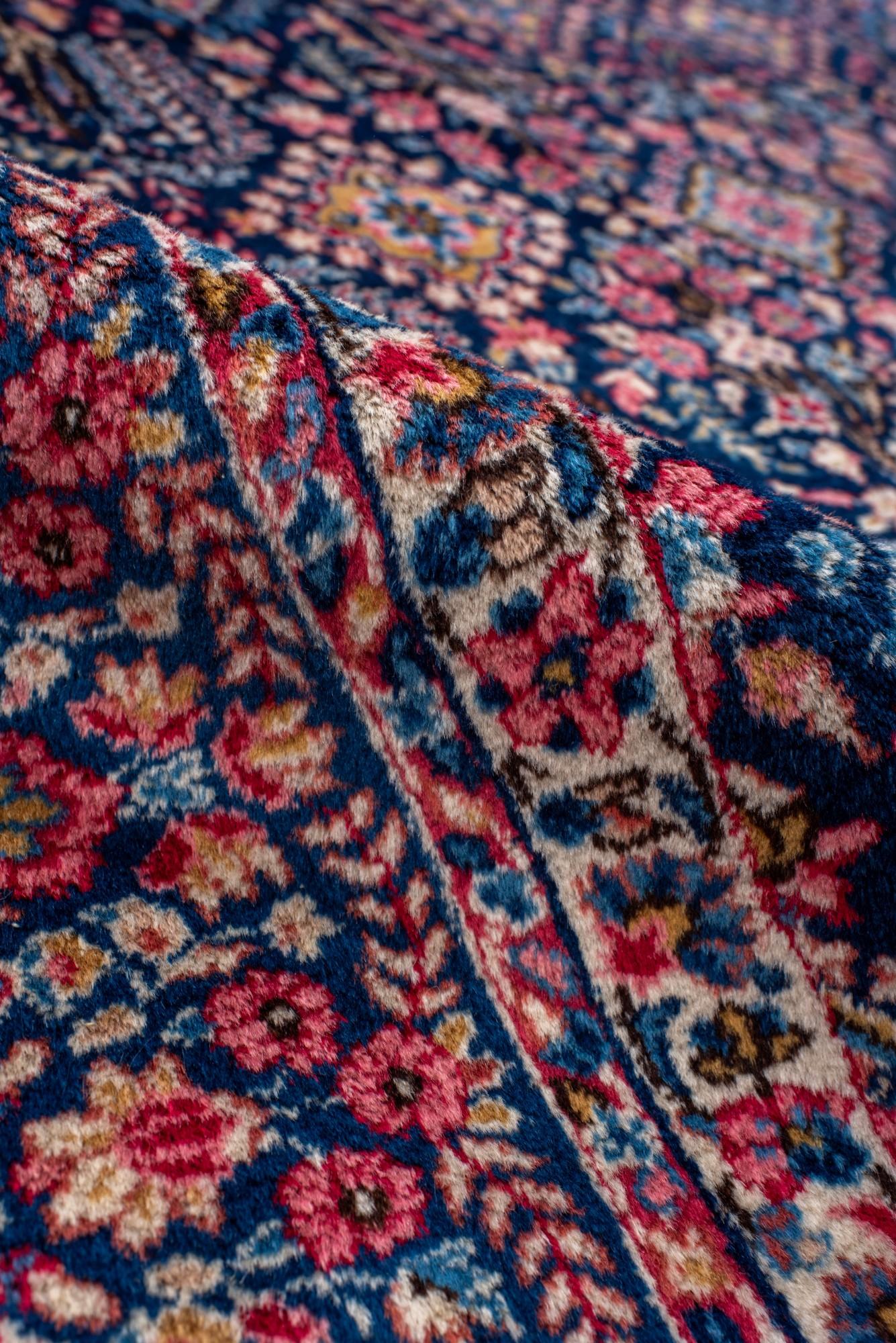 Antique Persian Kerman Rug with Floral Medallion Pattern im Angebot 1