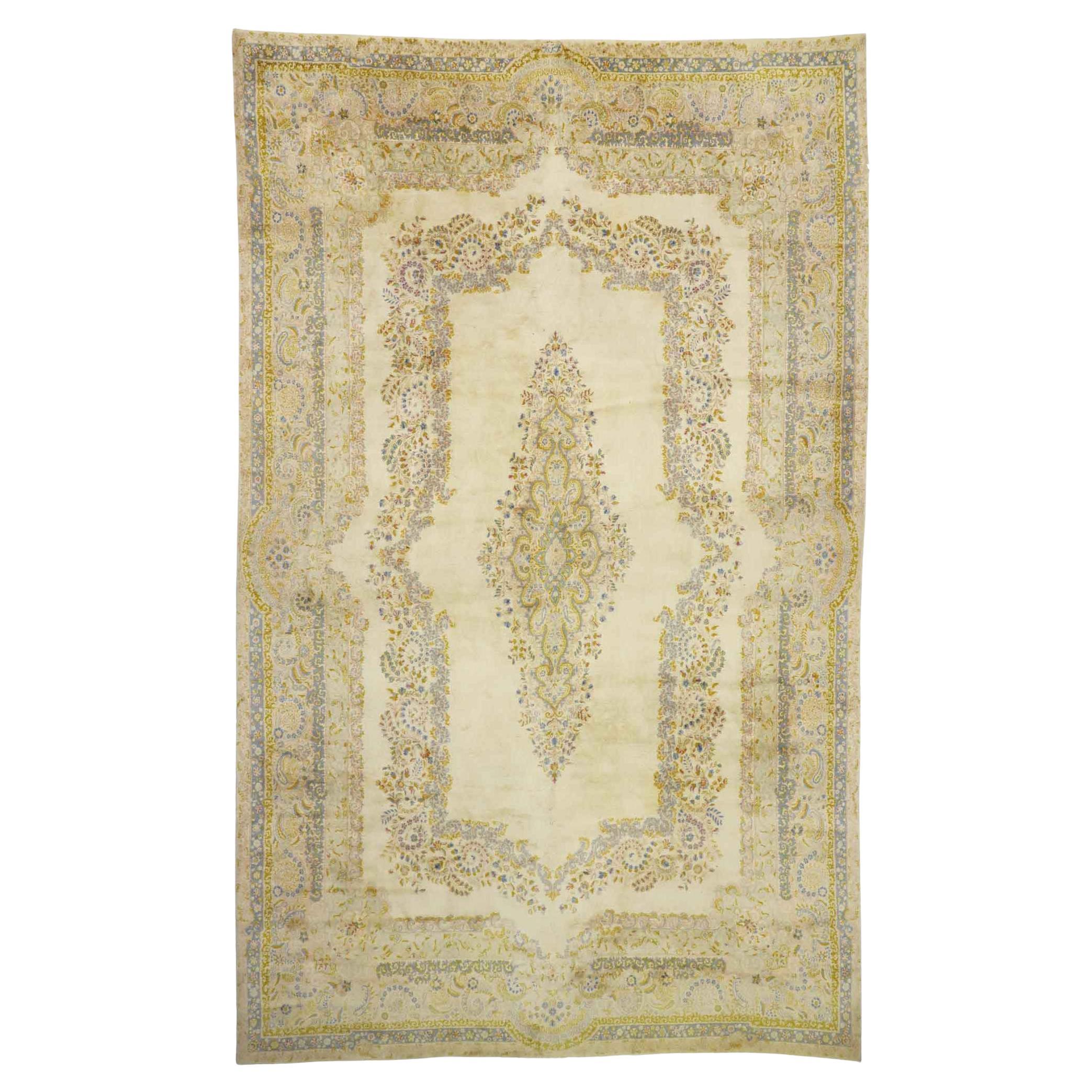Antiker persischer Kerman-Teppich in Übergröße, Barock meets Bridgerton Regencycore