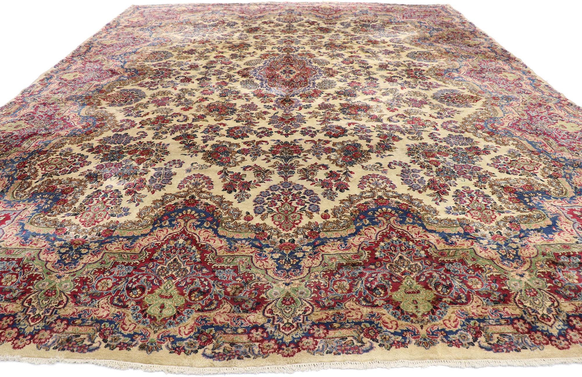 Perse Ancien tapis persan Kerman de style victorien français, tapis Kirman ancien en vente