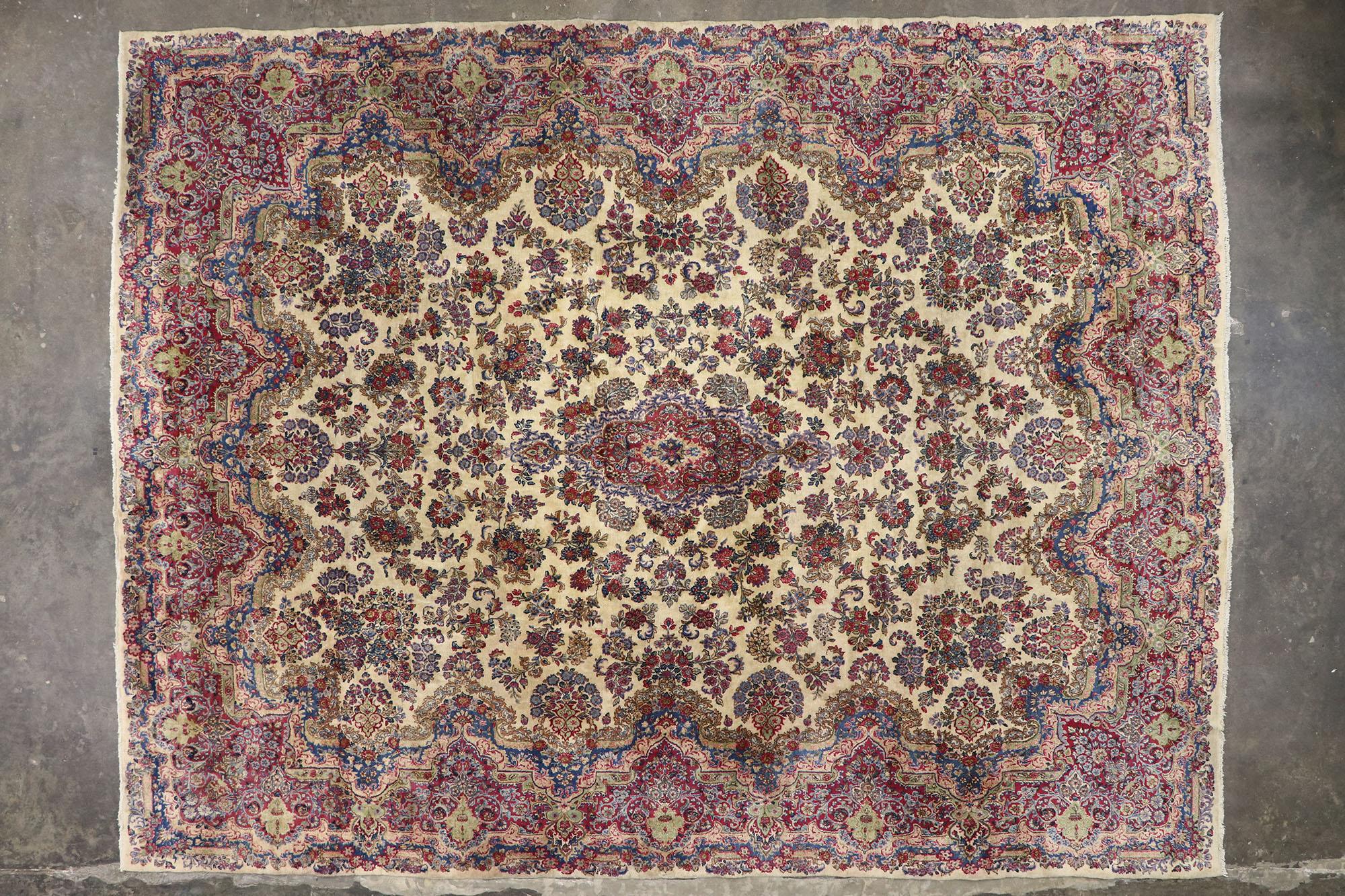 Ancien tapis persan Kerman de style victorien français, tapis Kirman ancien en vente 1