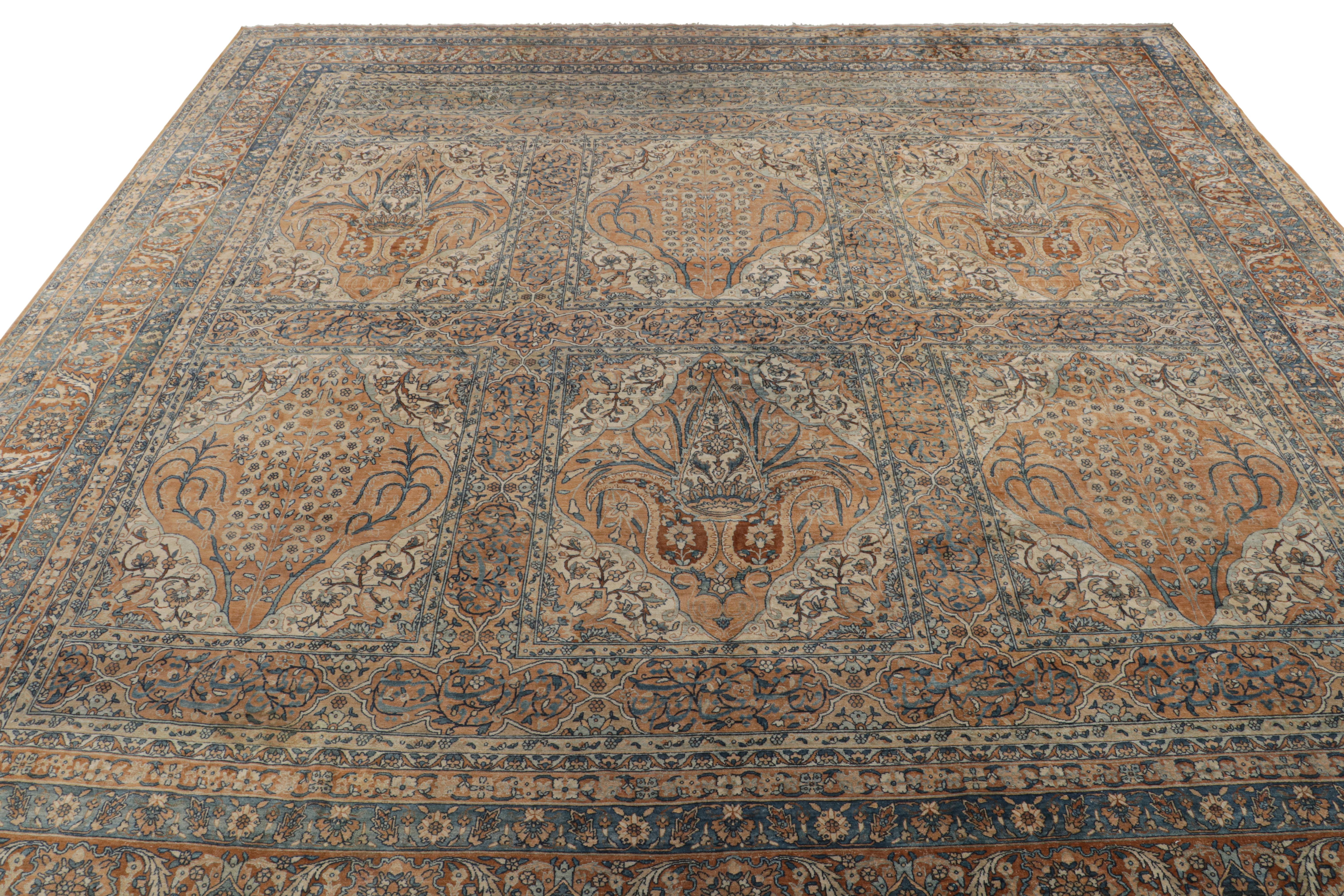 Antigua alfombra persa Kerman con motivos florales dorados y azules, de Rug & Kilim en Bueno estado para la venta en Long Island City, NY