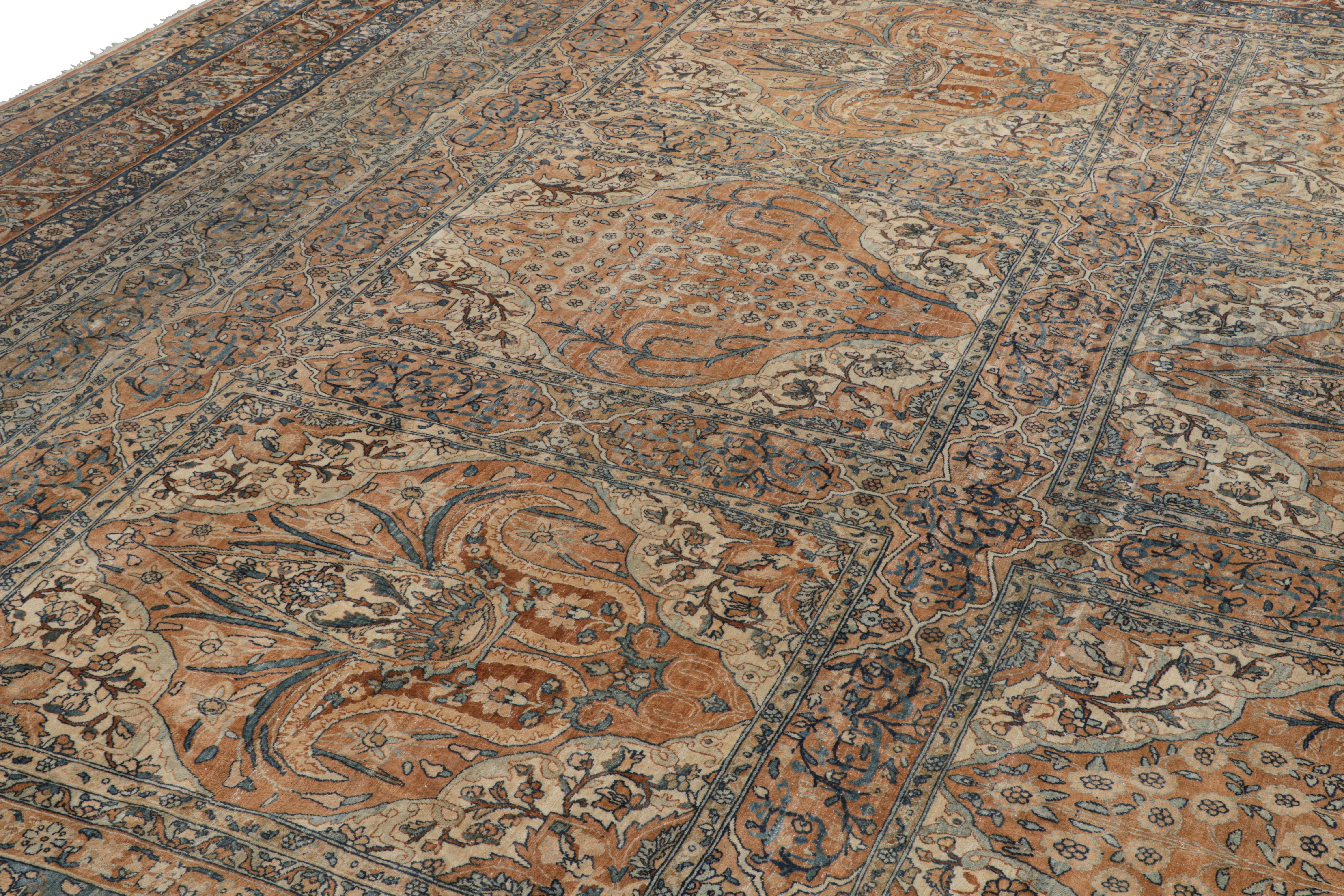 Antigua alfombra persa Kerman con motivos florales dorados y azules, de Rug & Kilim principios del siglo XX en venta