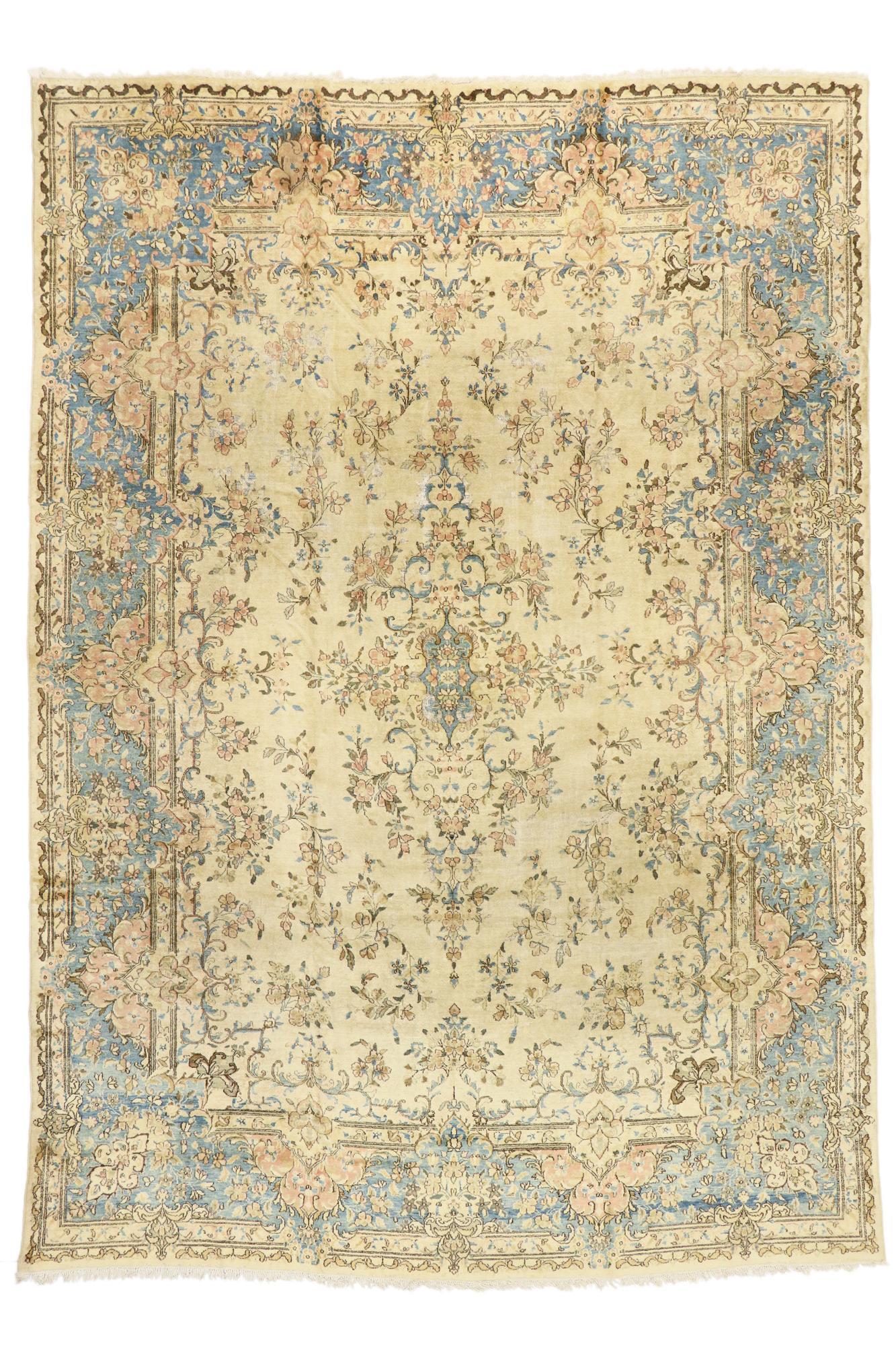 Antique Persian Kerman Rug with Soft Pastel Colors and Decorative Elegance For Sale 5