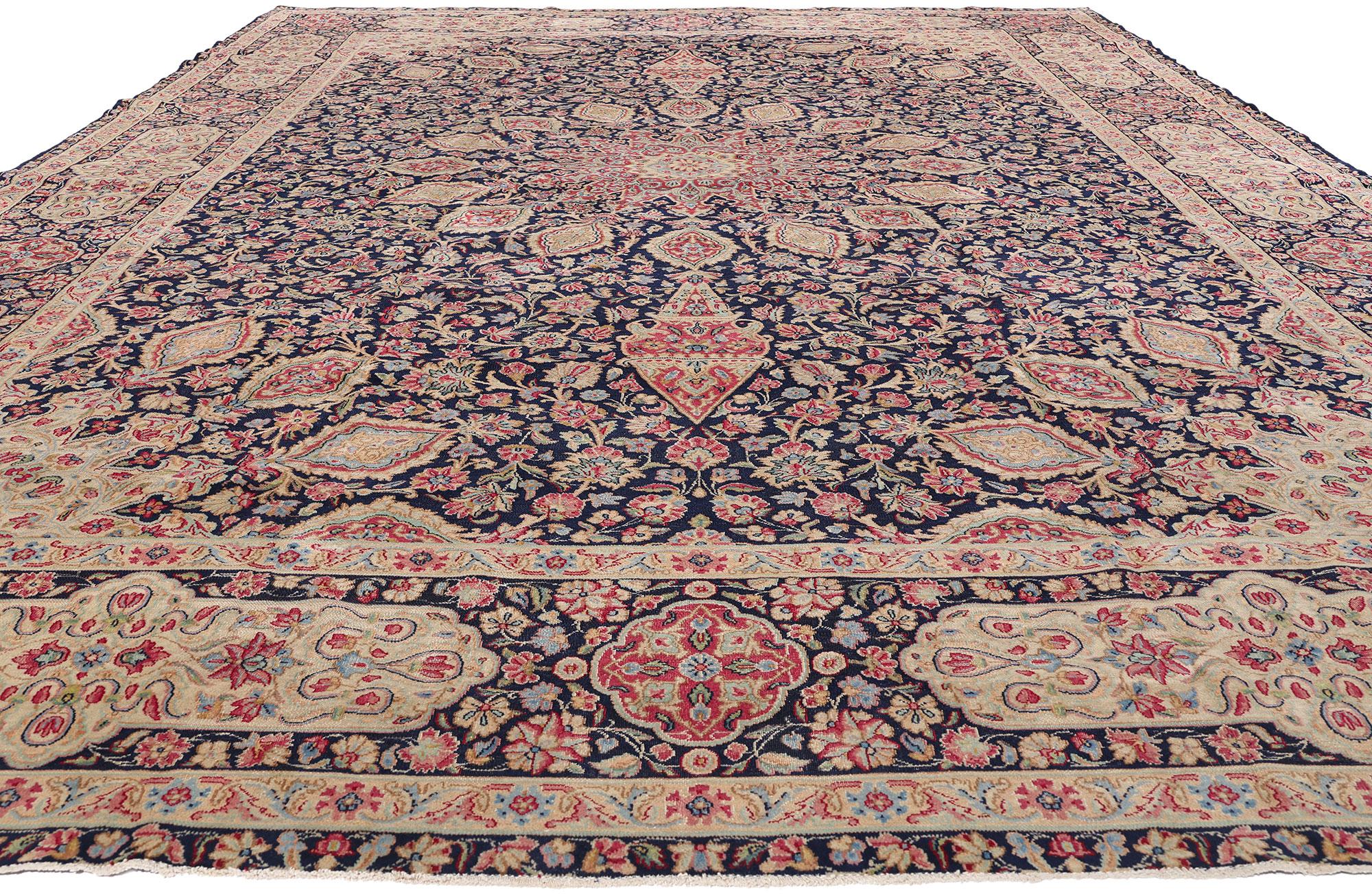 Perse Tapis ancien persan Kerman de style traditionnel signé de la fin du 19e siècle en vente