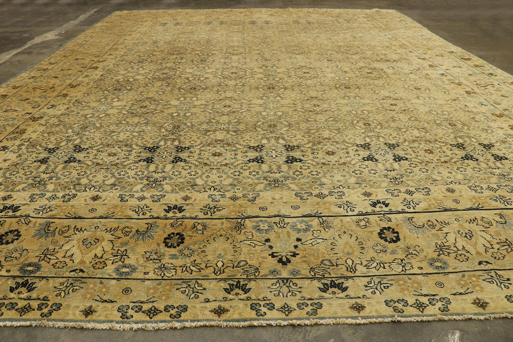 Kirman Ancien tapis persan Kerman de style manoir anglais traditionnel en vente